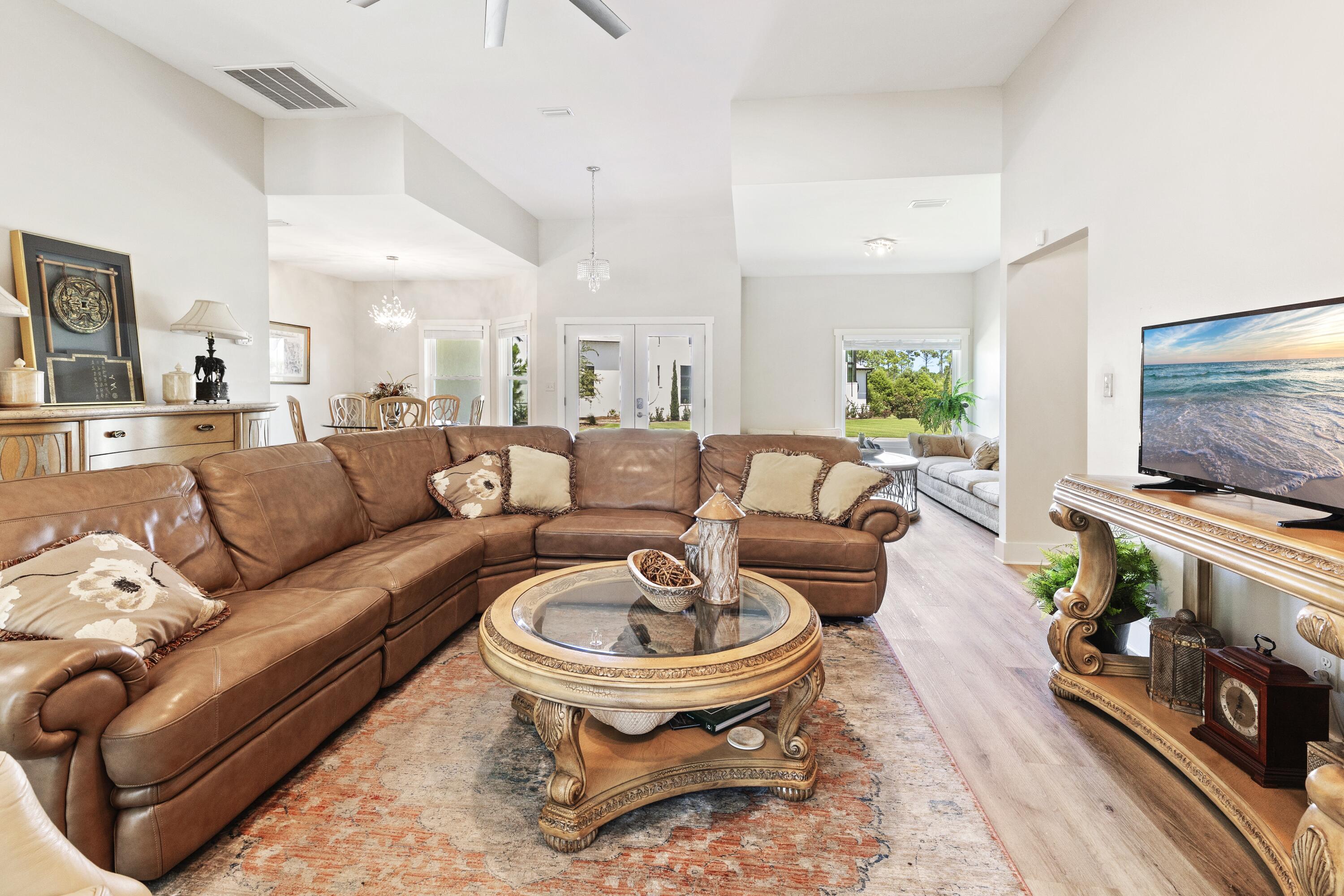 COUNTRY CLUB HILLS PH 1 - Residential