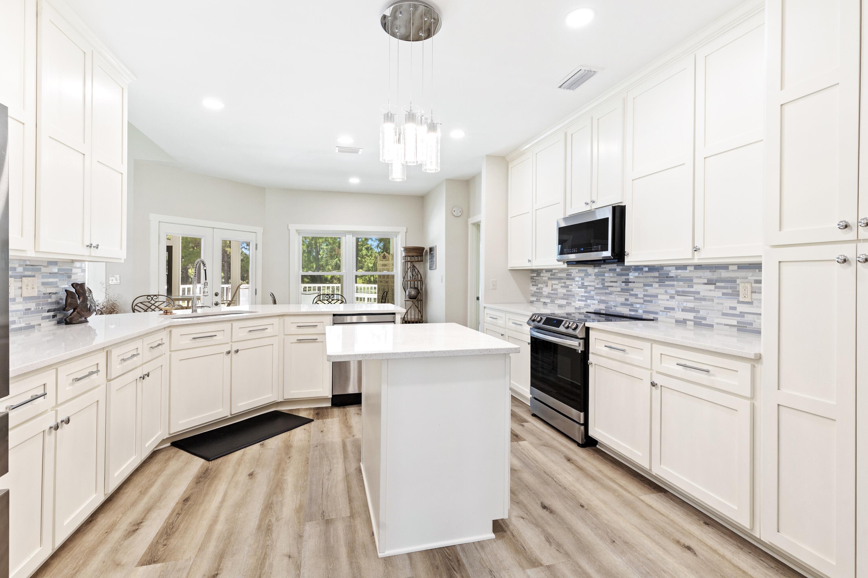 COUNTRY CLUB HILLS PH 1 - Residential