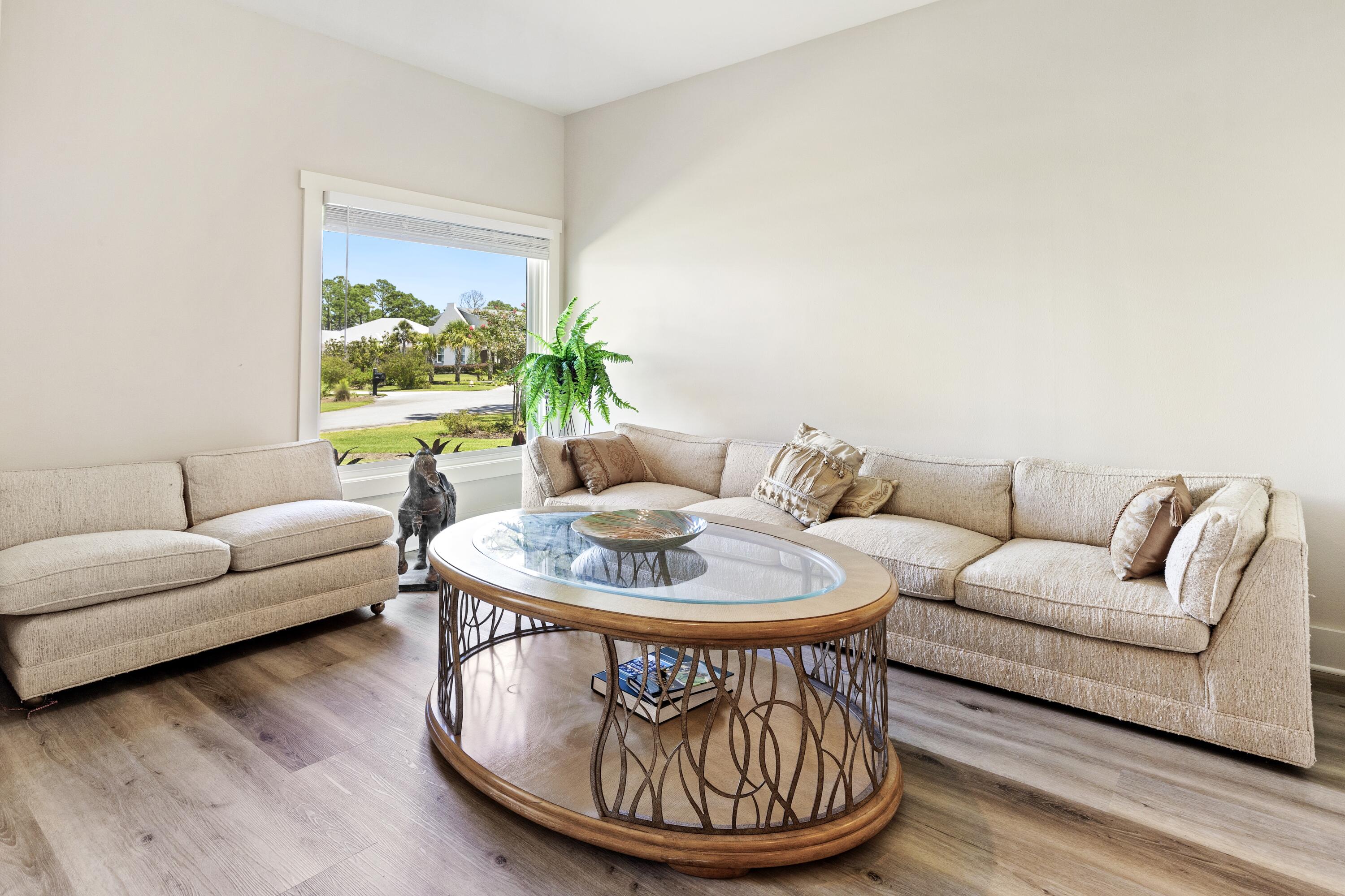 COUNTRY CLUB HILLS PH 1 - Residential