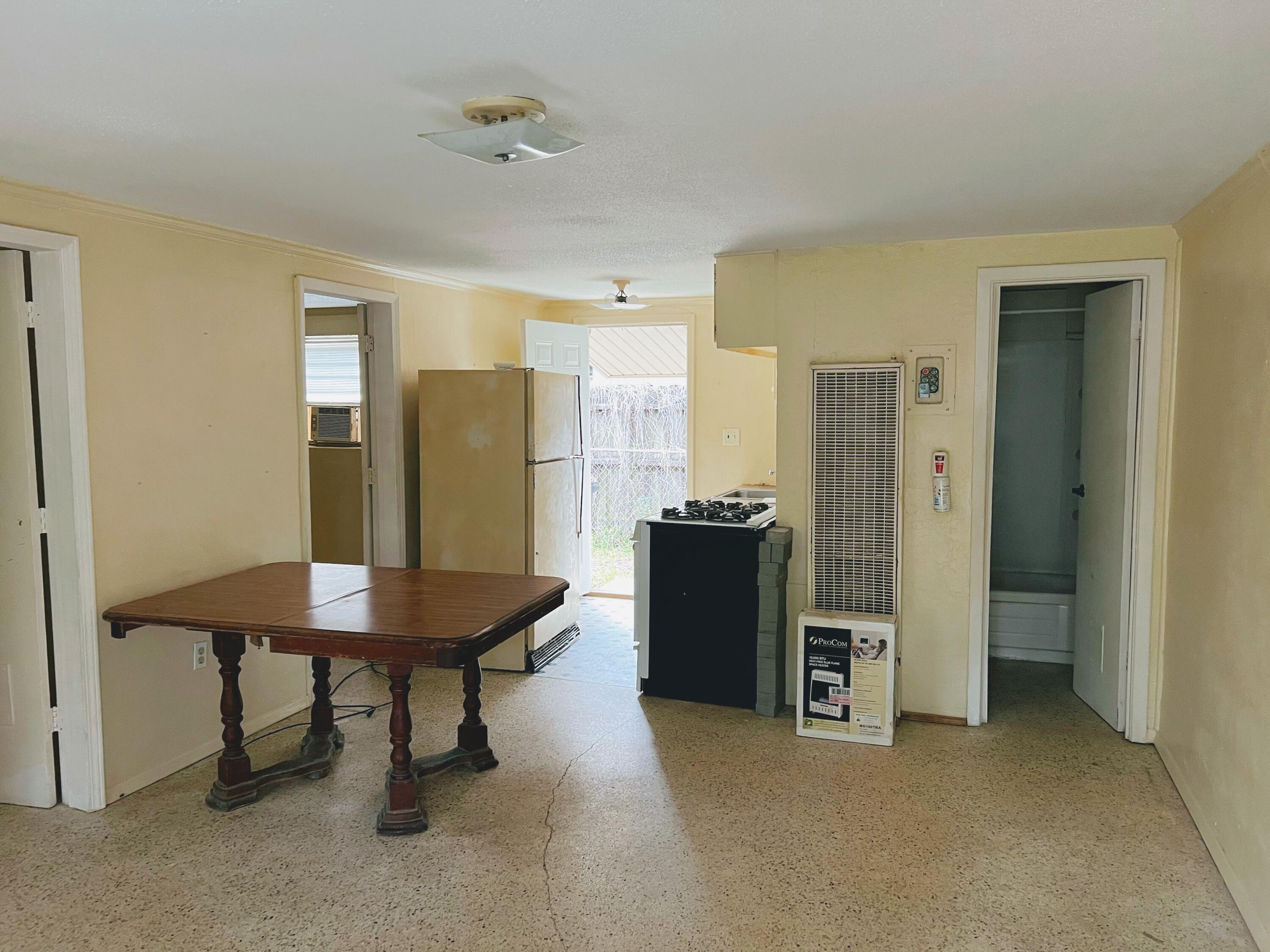 NORTH HILL GARDENS 1ST ADDN - Residential