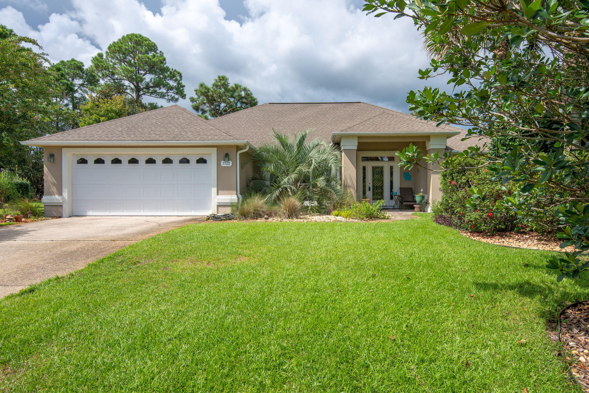 BISCAYNE POINTE - Residential