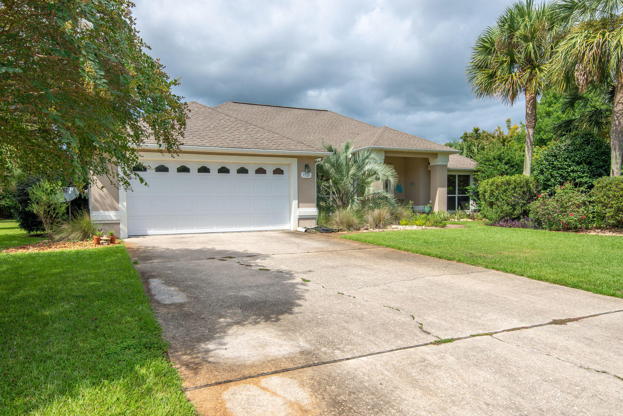 BISCAYNE POINTE - Residential