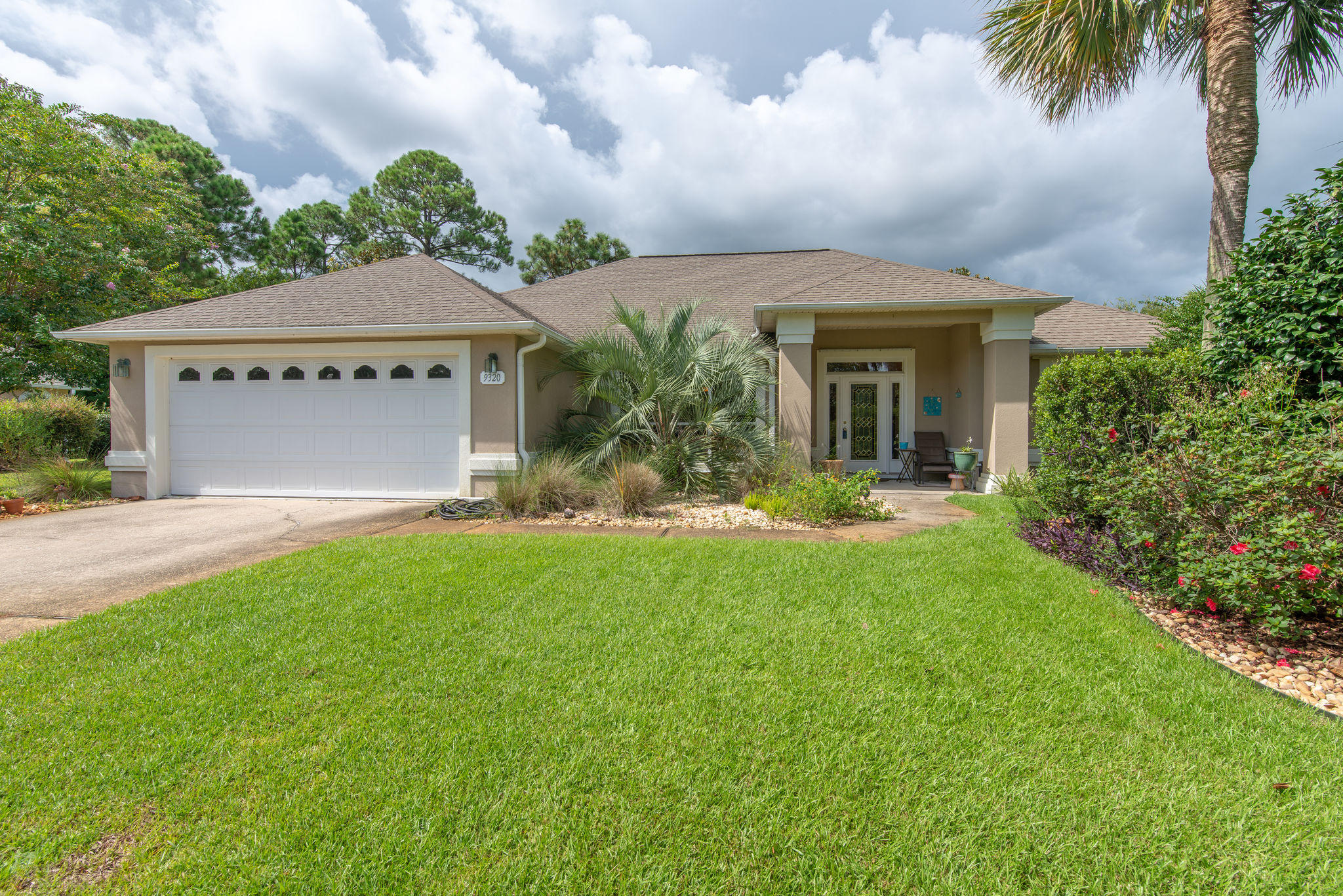 BISCAYNE POINTE - Residential