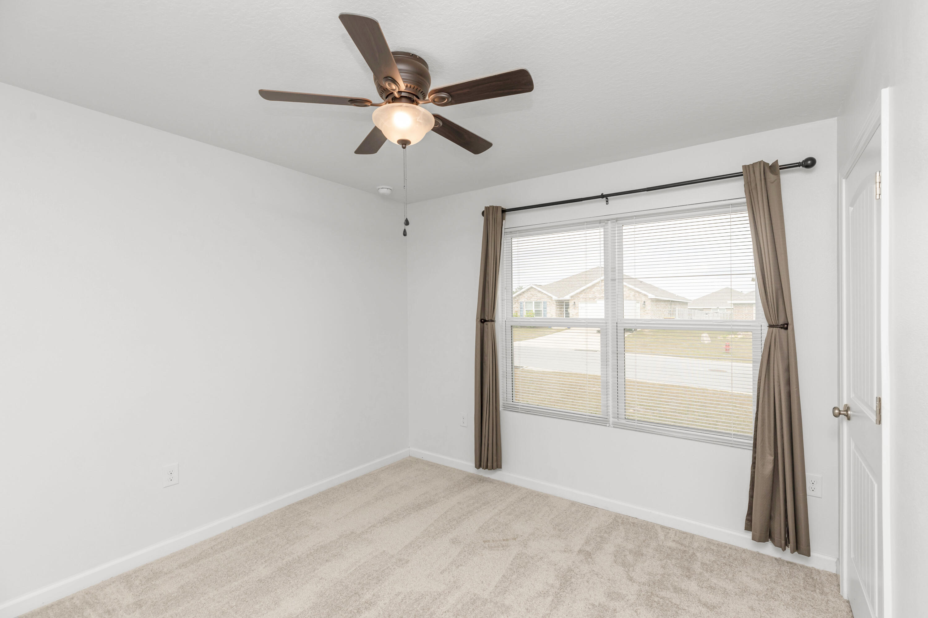 REDSTONE COMMONS - Residential Lease