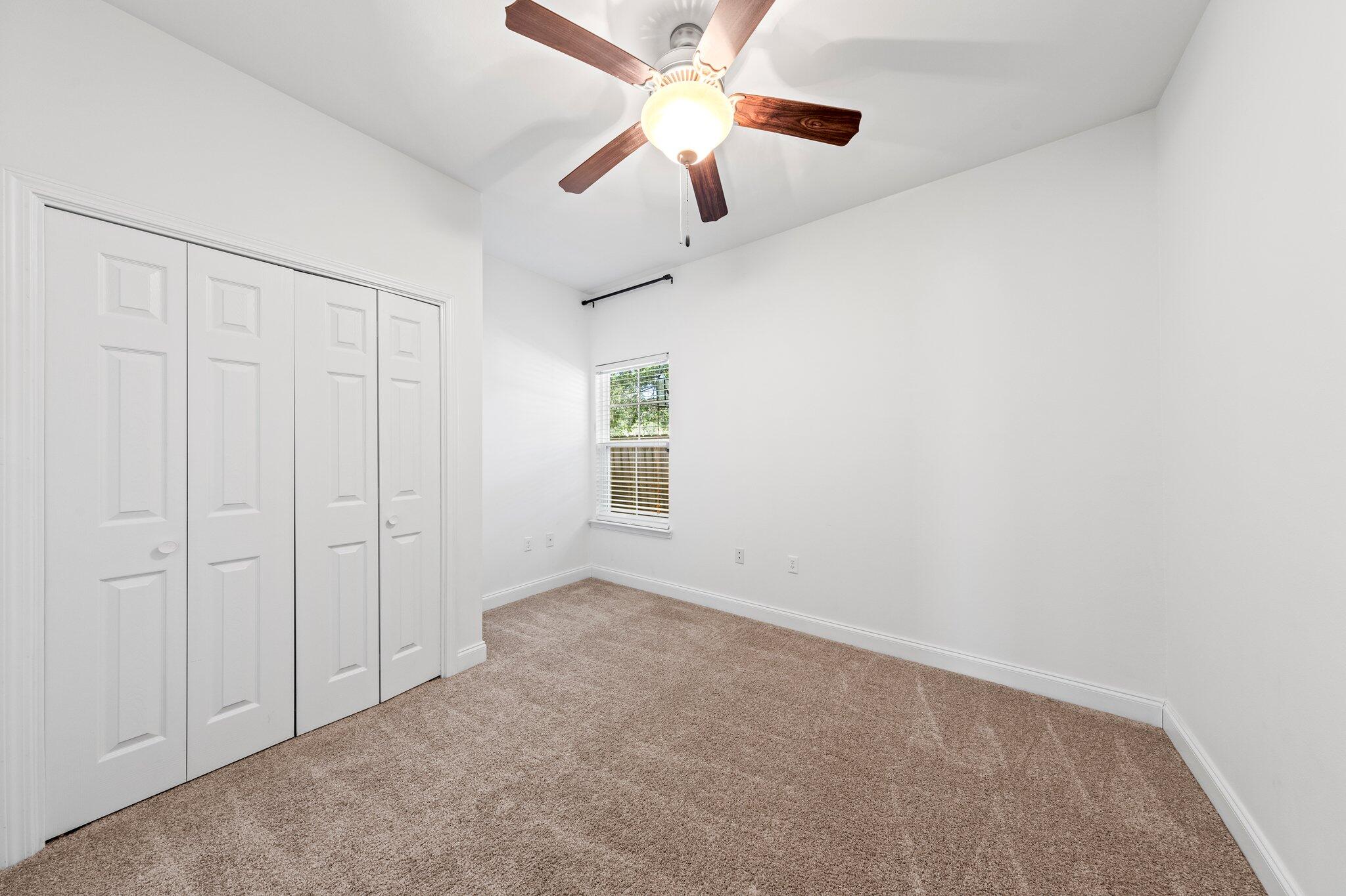 VALPARAISO PINECREST 6 - Residential Lease