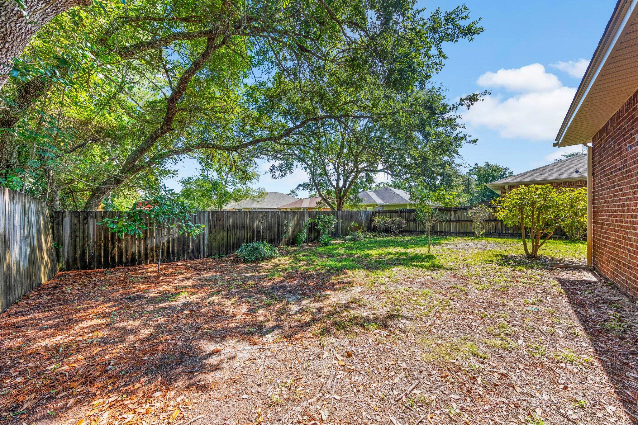 VALPARAISO PINECREST 6 - Residential Lease