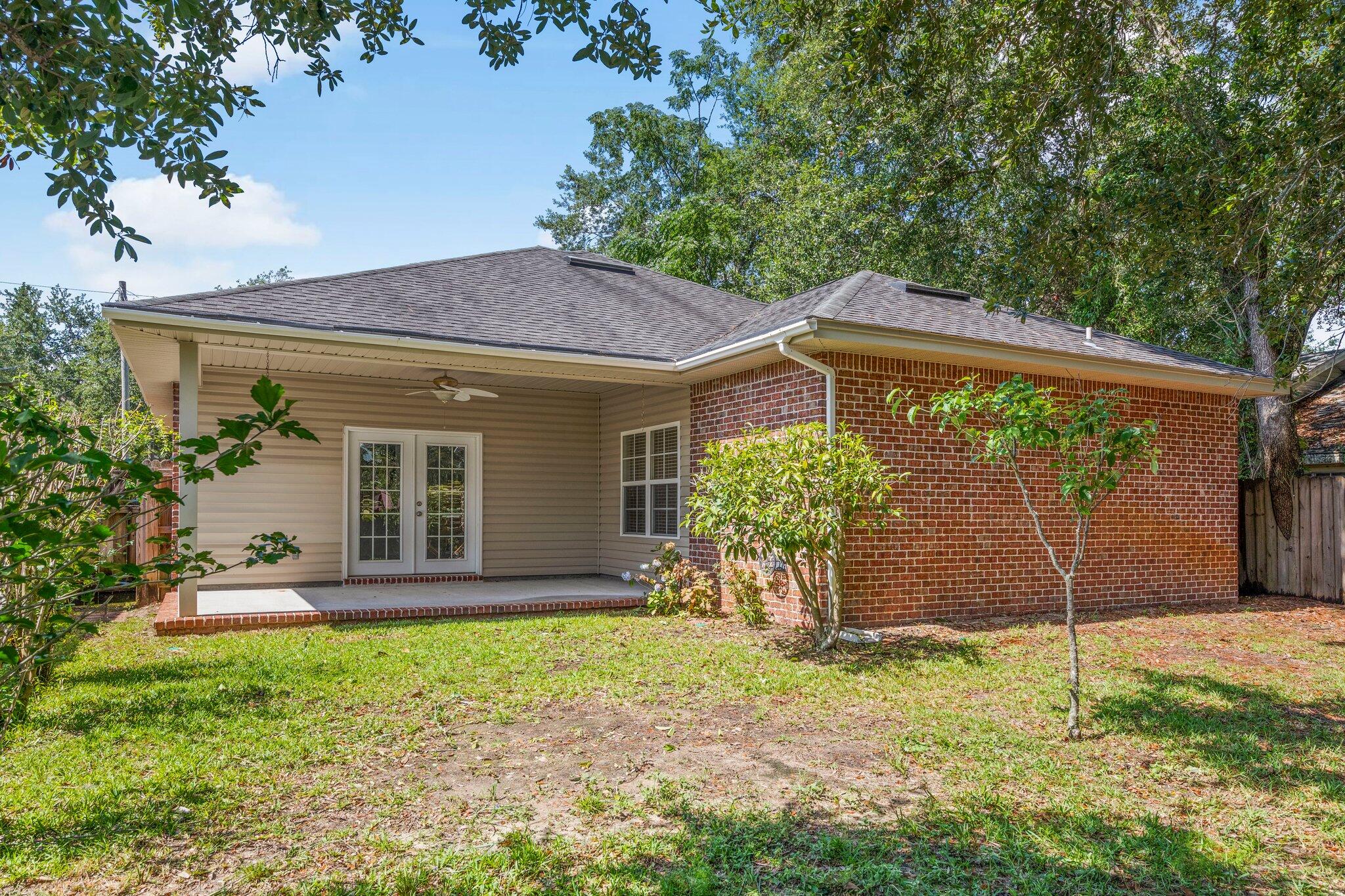 VALPARAISO PINECREST 6 - Residential Lease