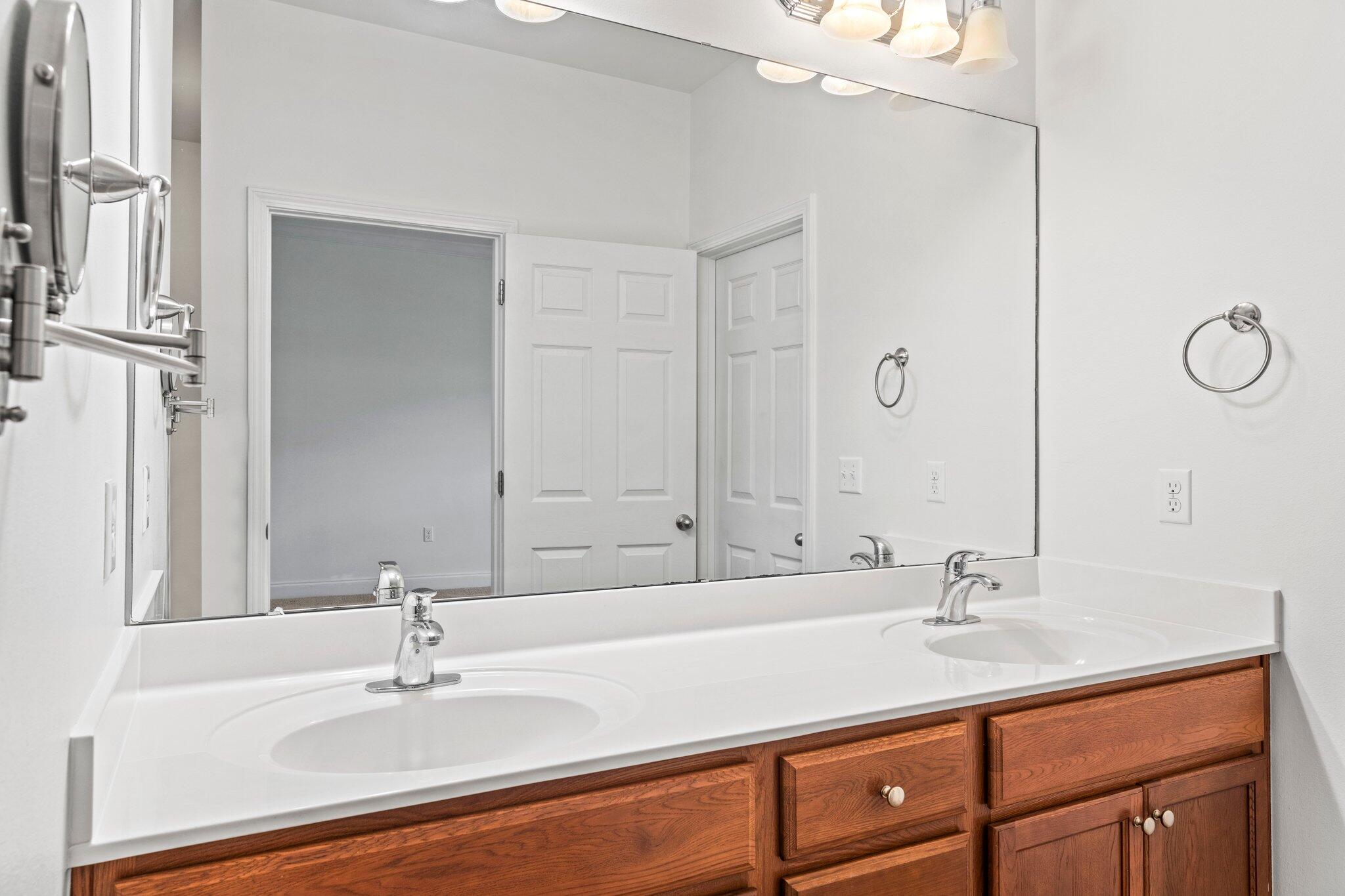 VALPARAISO PINECREST 6 - Residential Lease