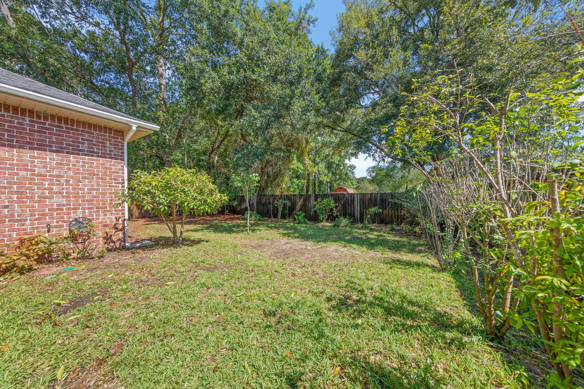 VALPARAISO PINECREST 6 - Residential Lease