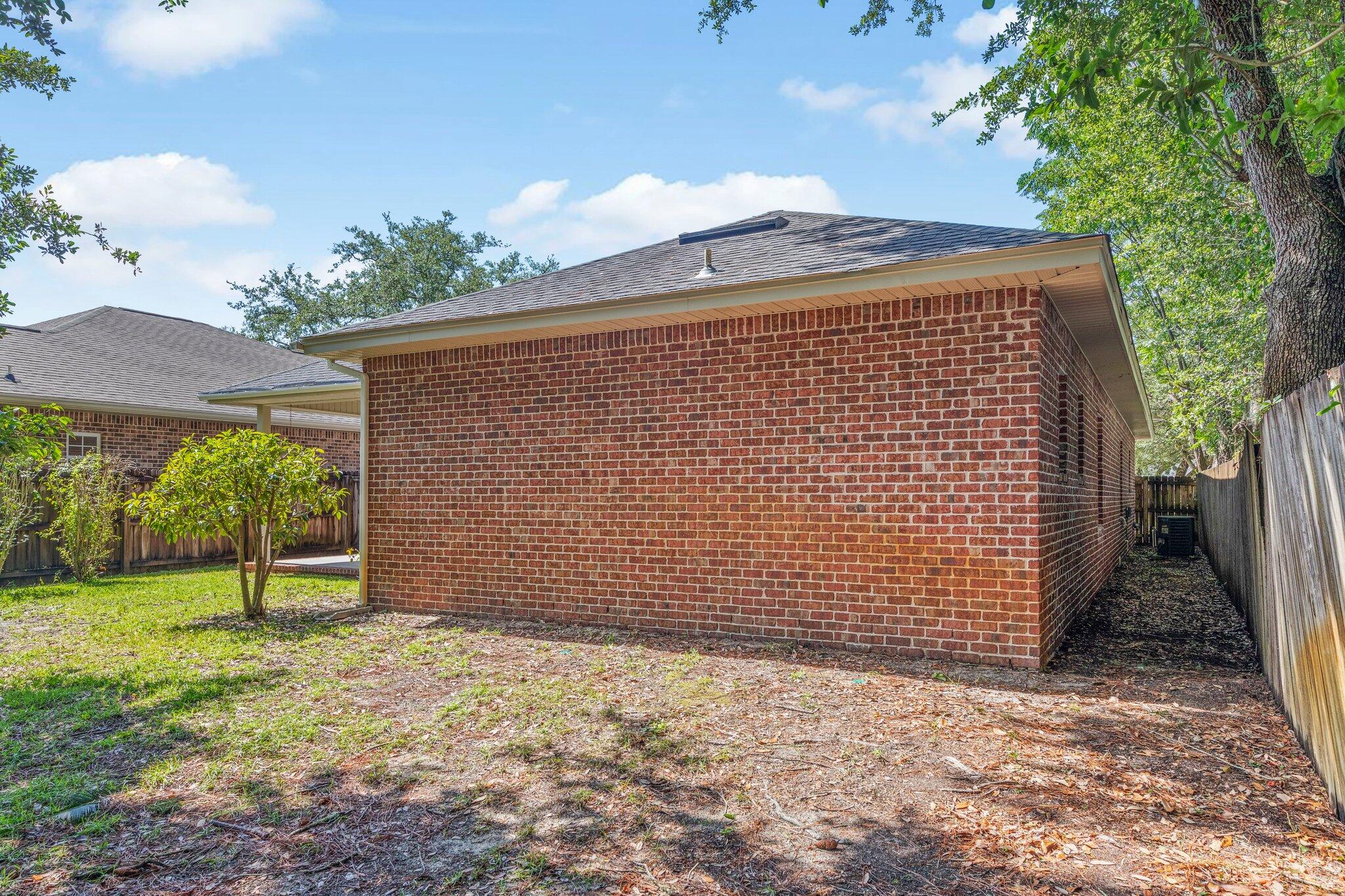 VALPARAISO PINECREST 6 - Residential Lease