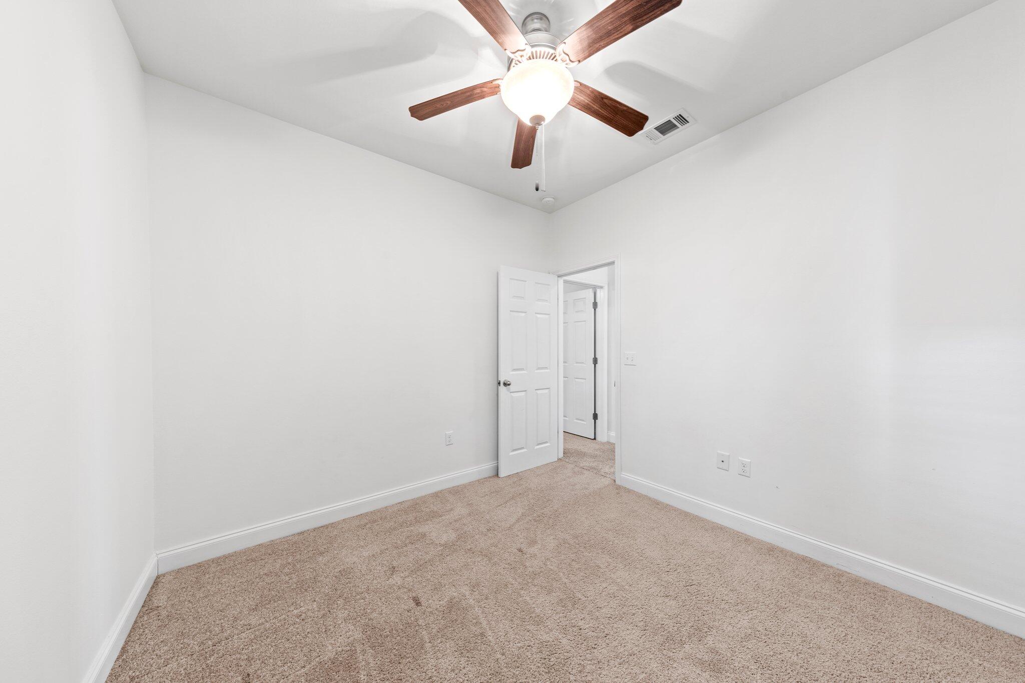 VALPARAISO PINECREST 6 - Residential Lease