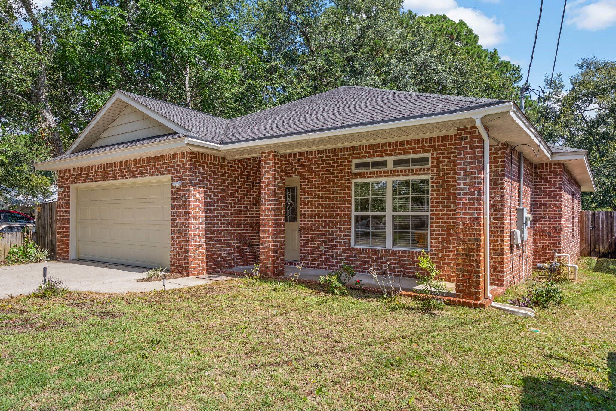 VALPARAISO PINECREST 6 - Residential Lease