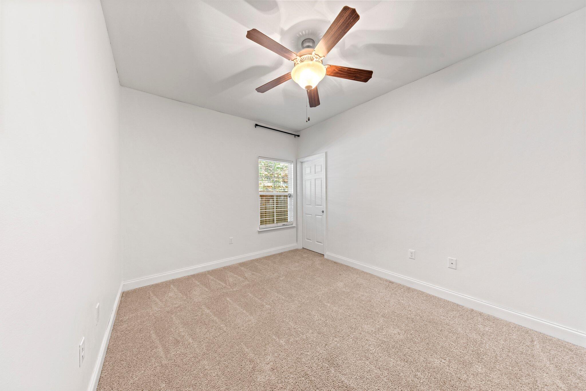 VALPARAISO PINECREST 6 - Residential Lease