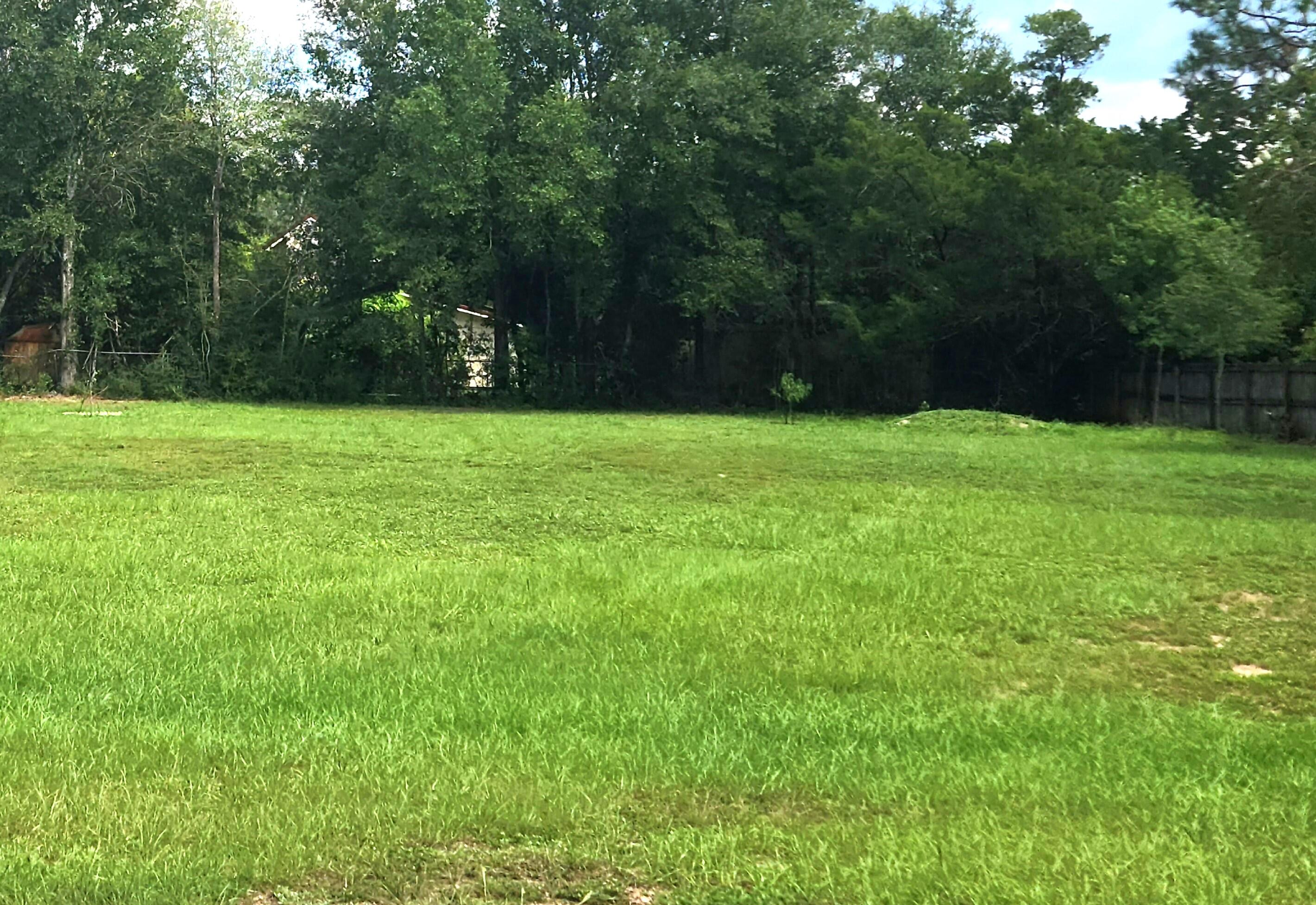 LOCATION, LOCATION, LOCATION!!! HIGH & DRY, READY TO BUILD!Beautiful, CLEARED and level lot on a paved road. Water, electricity and gas are readily accessible. Established neighborhood with well kept houses and wide streets. Highway 90 and 85 are just a few minutes away. Last big lot in Heritage Hills. Crestview is a fast growing area!