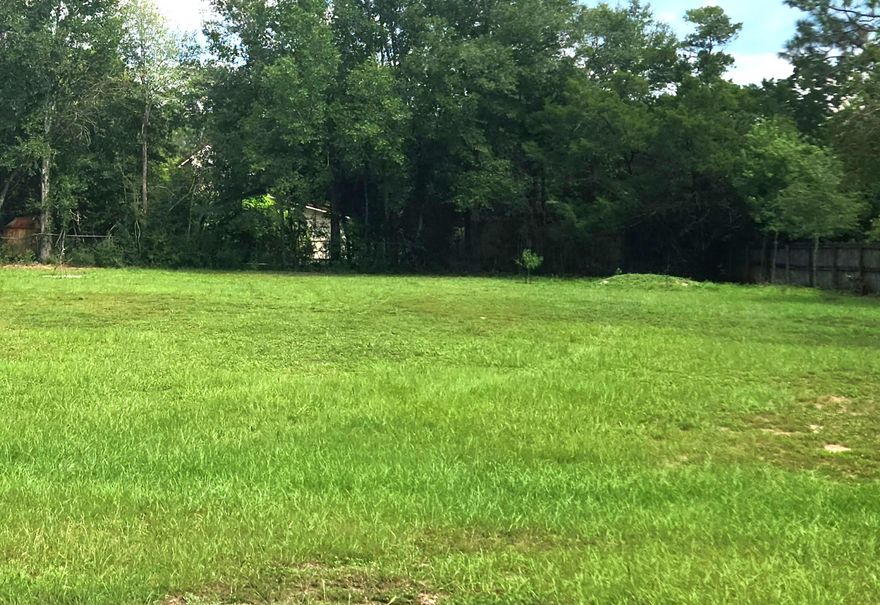 LOCATION, LOCATION, LOCATION!!!  HIGH & DRY, READY TO BUILD!Beautiful, CLEARED and level lot on a paved road. Water, electricity and gas are readily accessible. Established neighborhood with well kept houses and wide streets. Highway 90 and 85 are just a few minutes away. Last big lot in Heritage Hills. Crestview is a fast growing area!