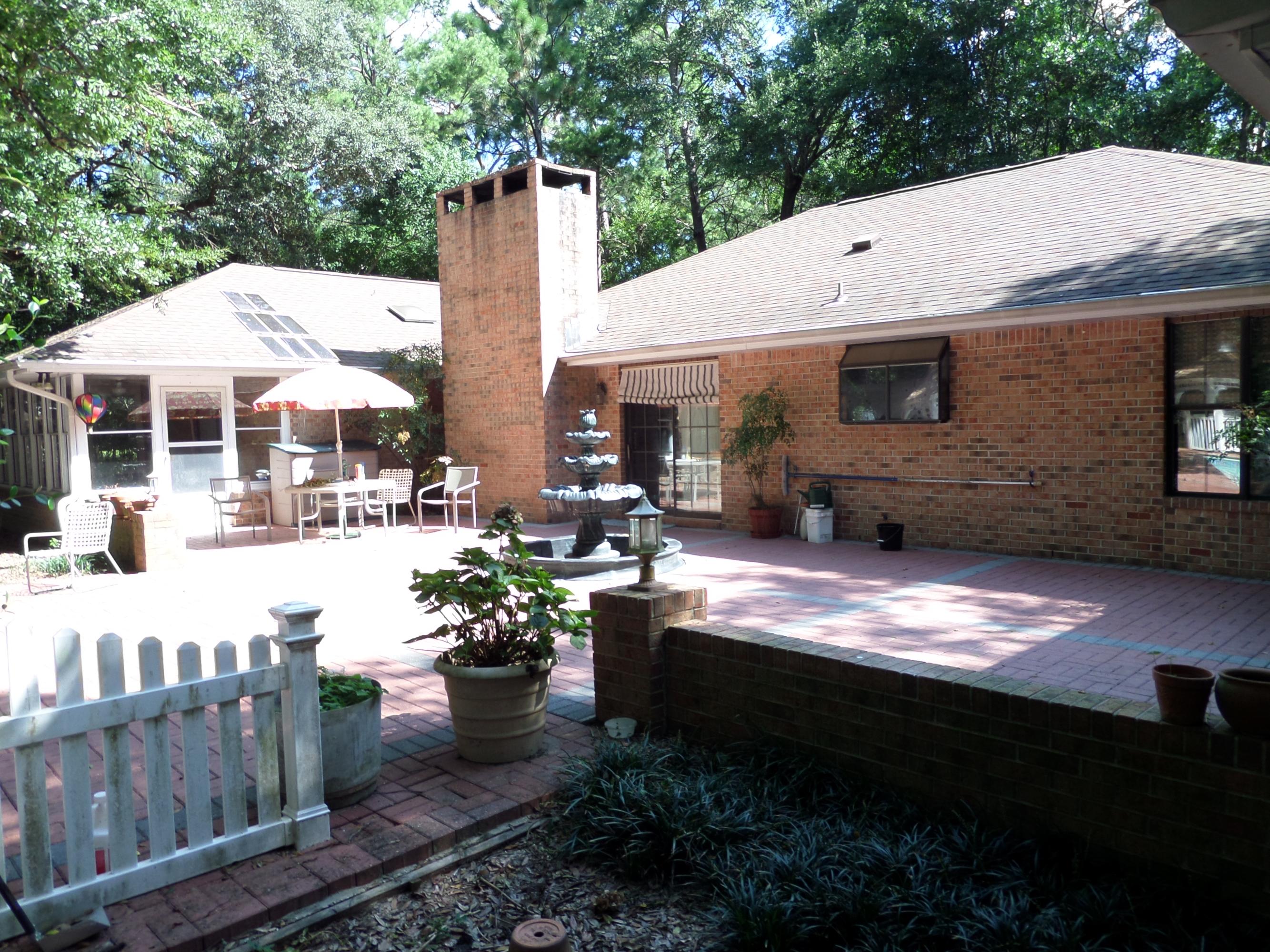 LES CHATEAU - Residential