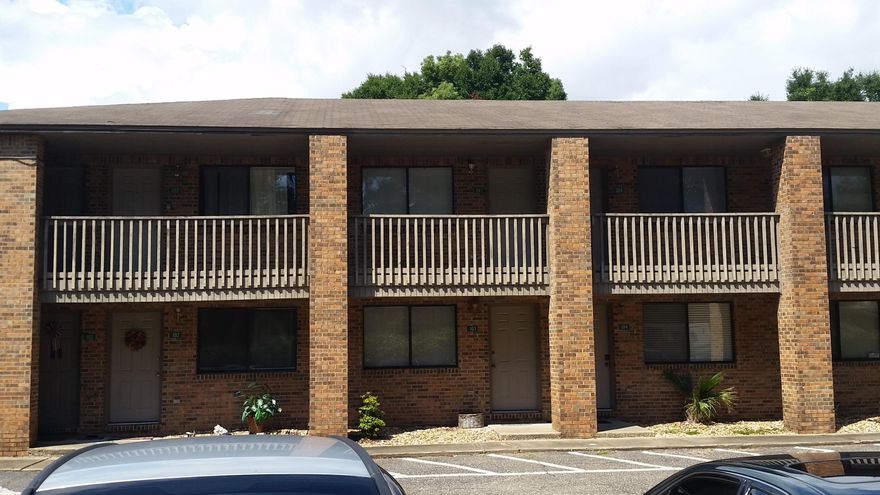 Great for a college student or as an investment property. This condo is located on the second floor and is about 2 blocks from Troy University. Unit is being sold ''AS IS.''