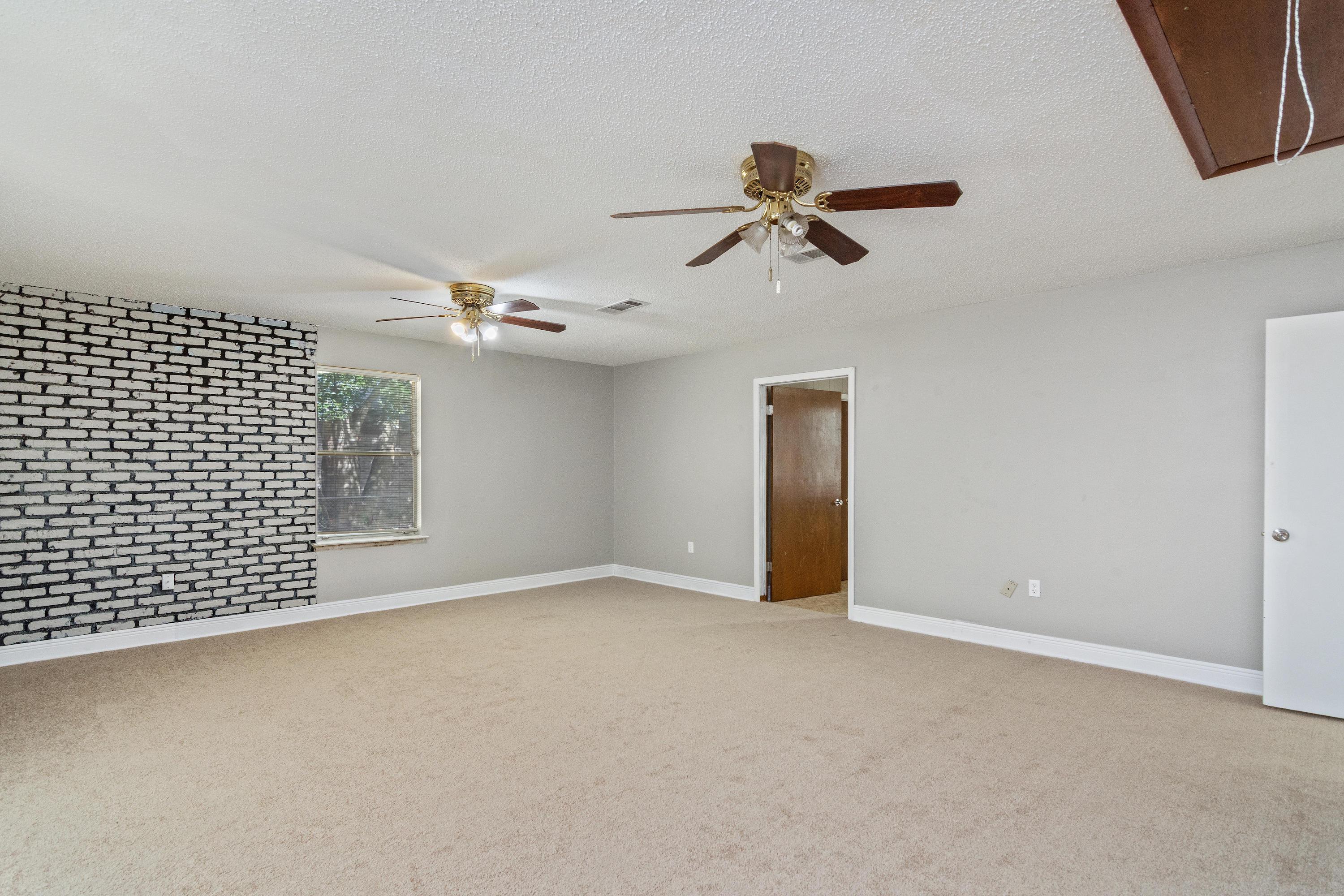 CRESTVIEW (231100.00) - Residential