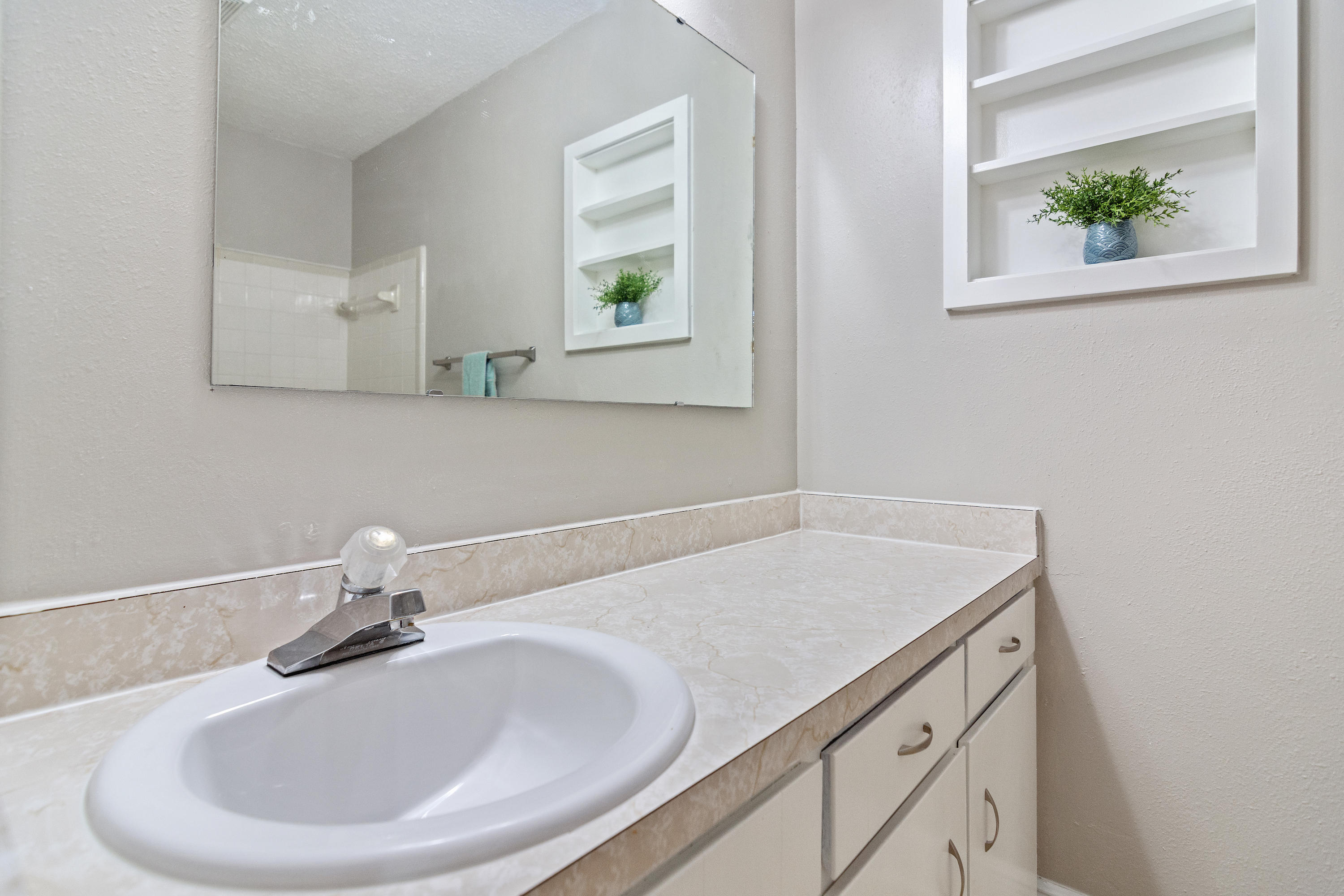 CRESTVIEW (231100.00) - Residential