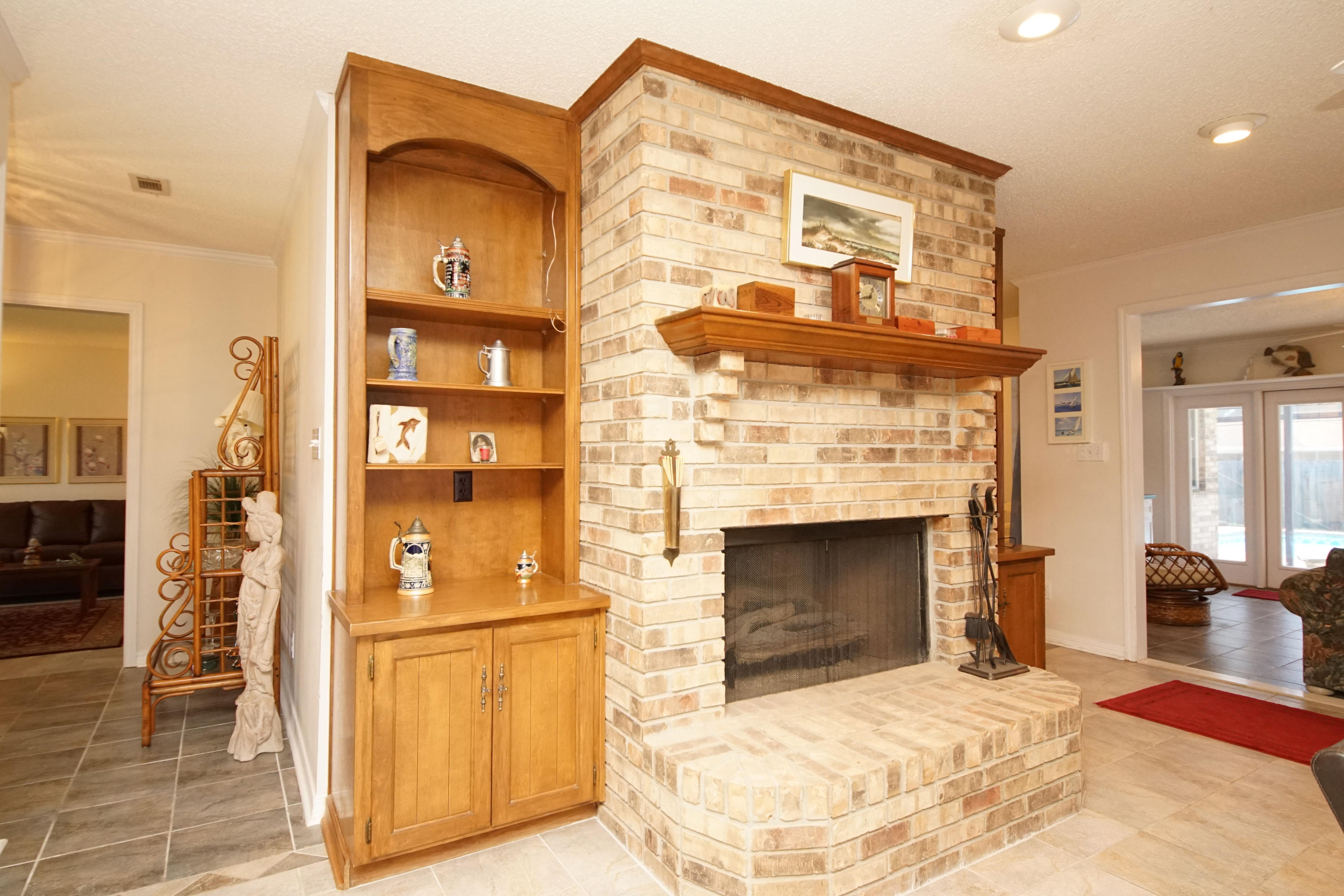 MARY ESTHER MANOR - Residential