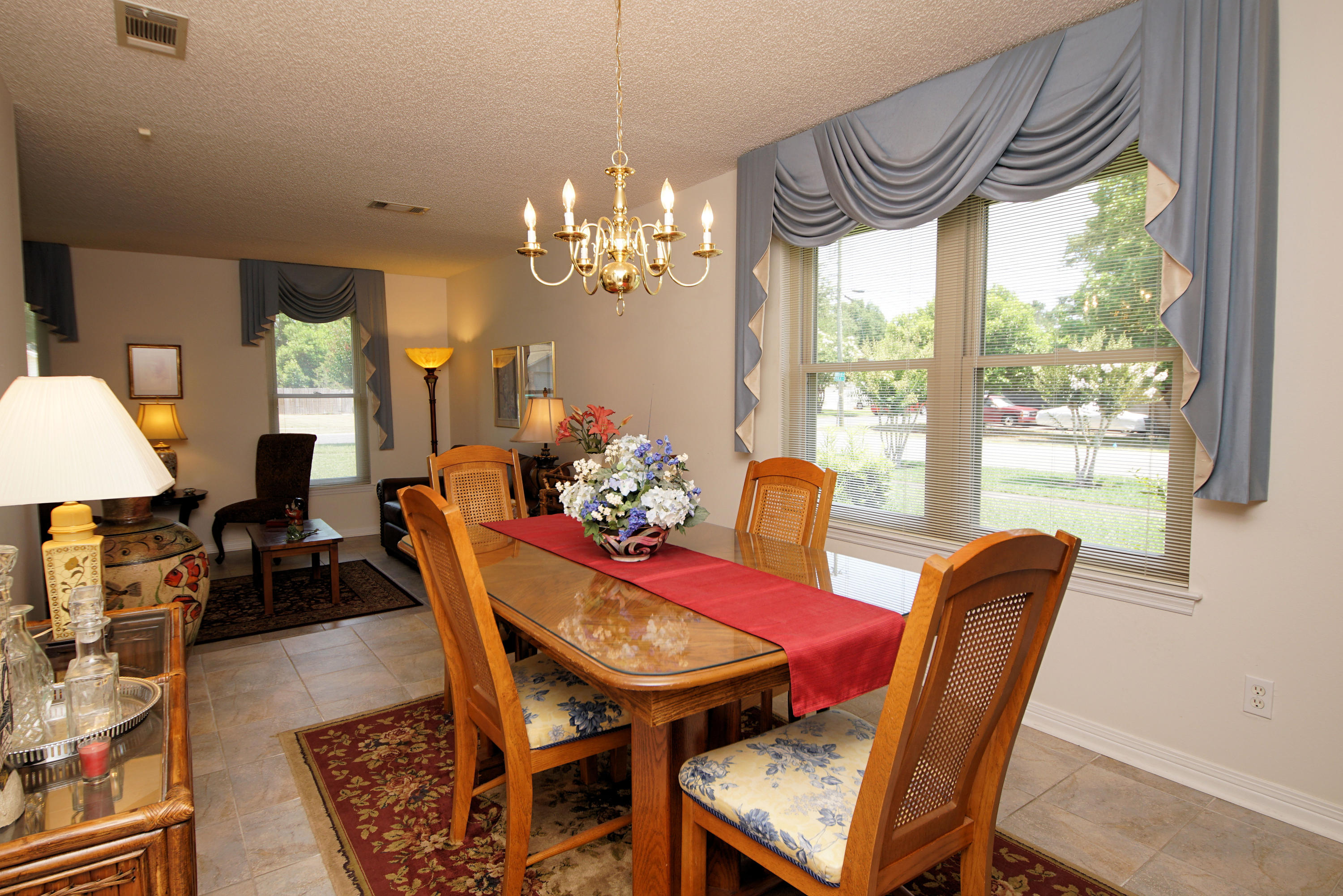 MARY ESTHER MANOR - Residential