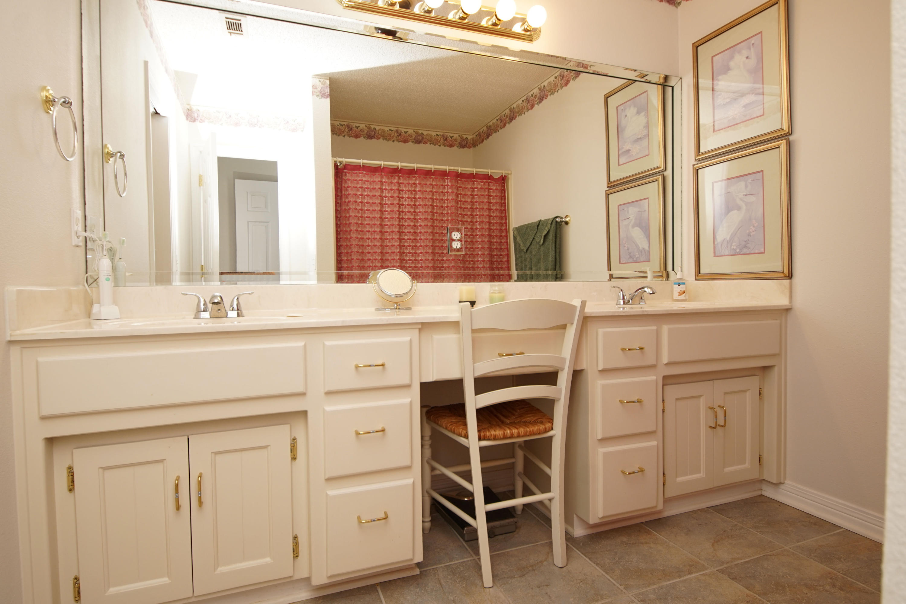 MARY ESTHER MANOR - Residential