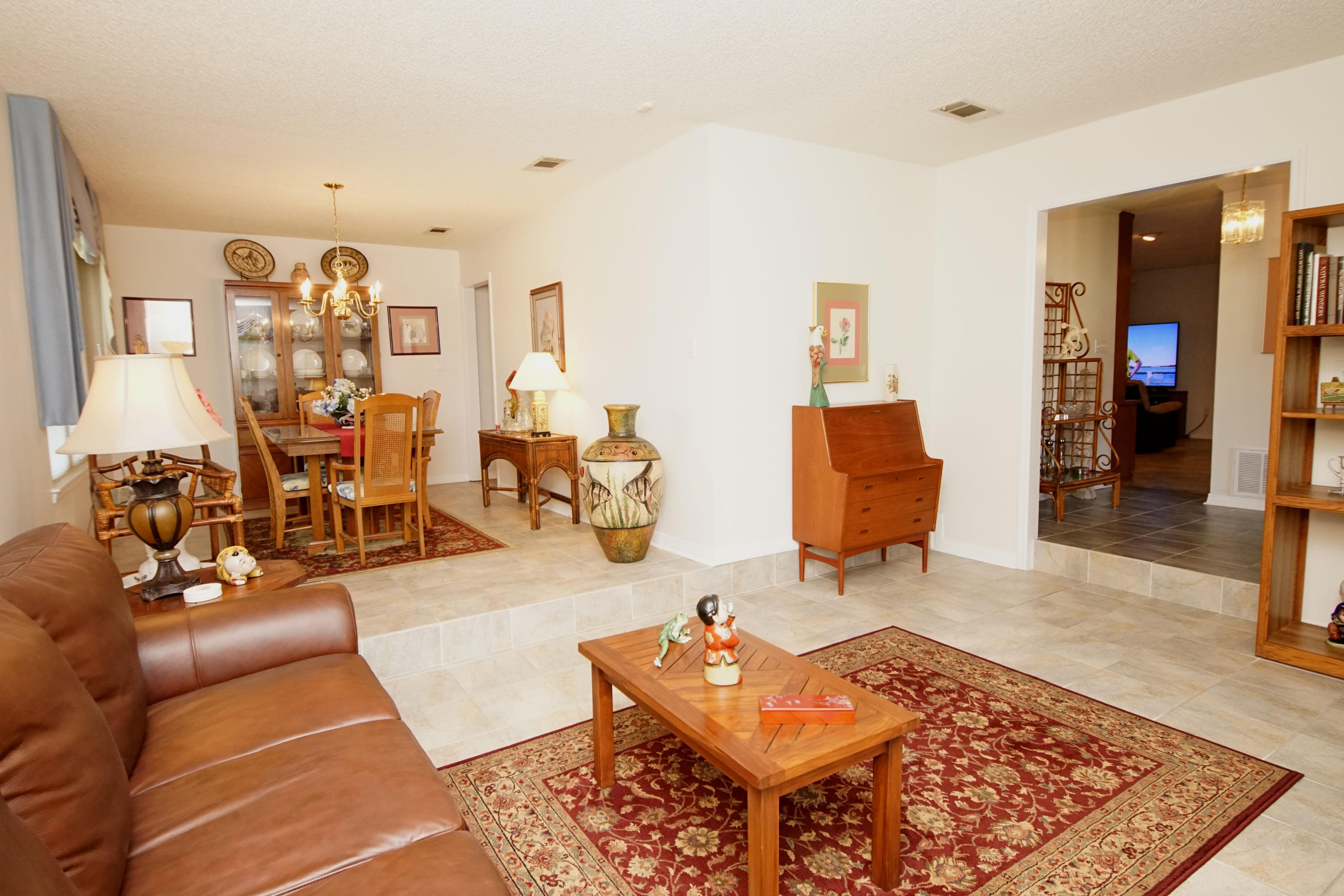 MARY ESTHER MANOR - Residential