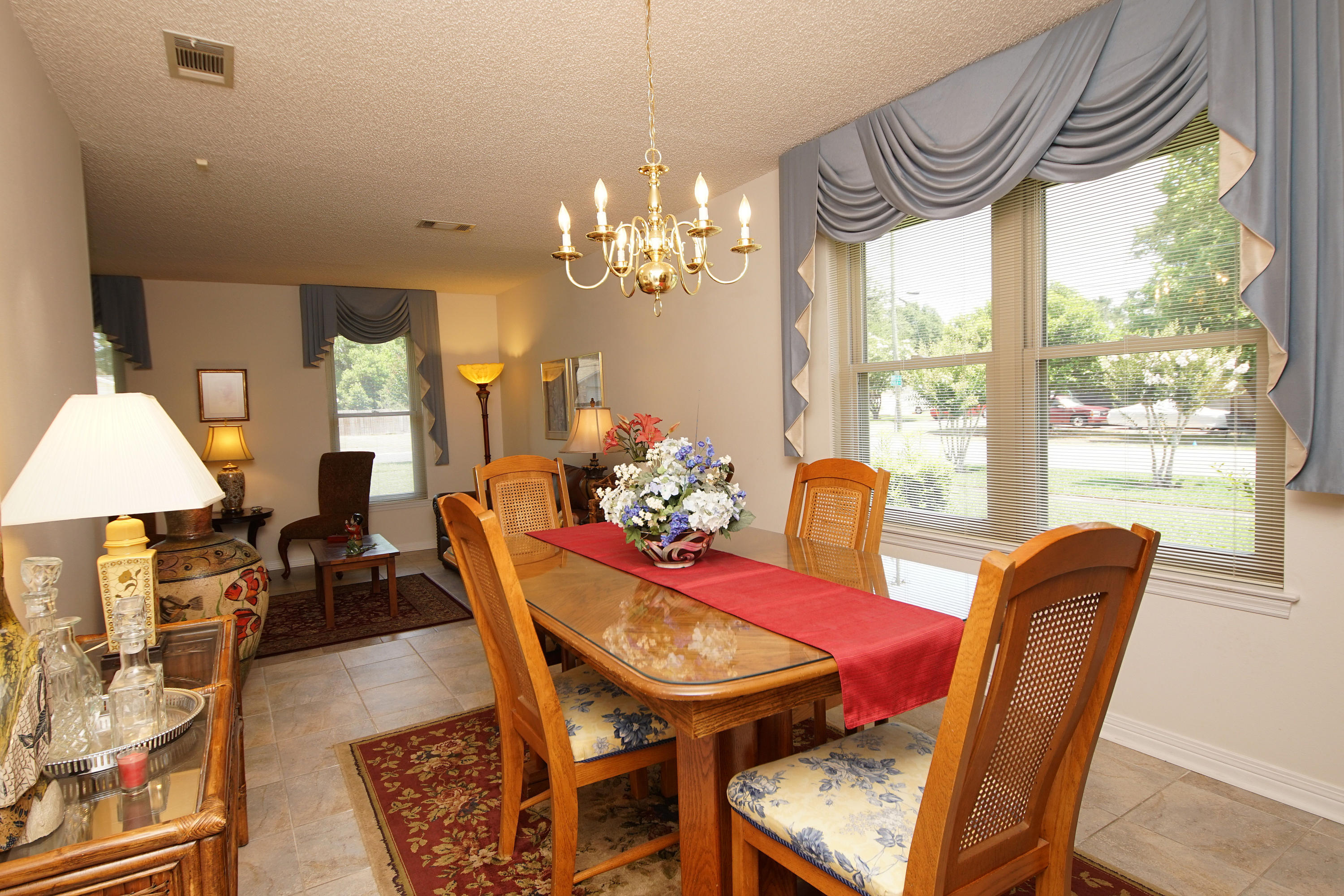 MARY ESTHER MANOR - Residential