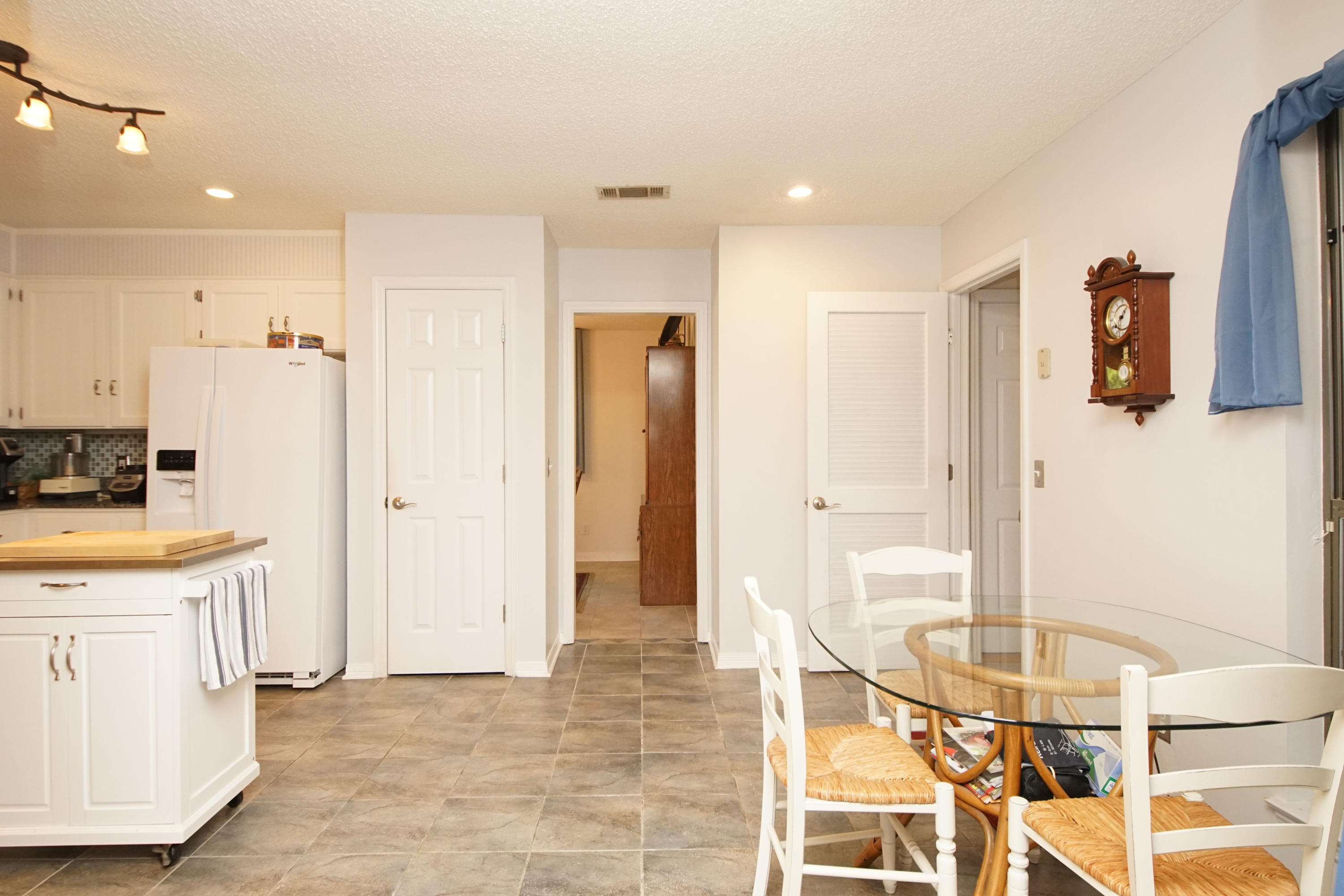 MARY ESTHER MANOR - Residential