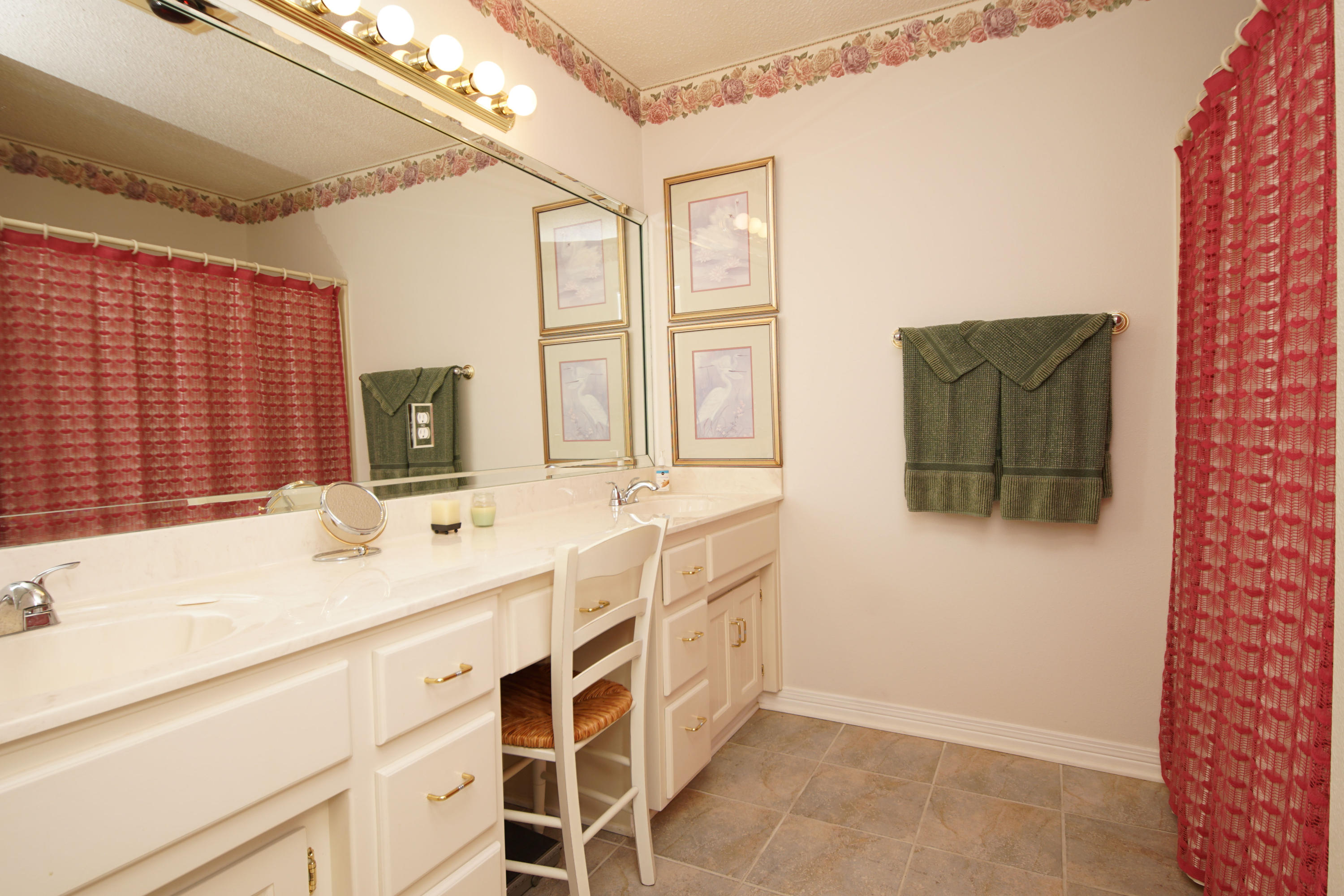 MARY ESTHER MANOR - Residential