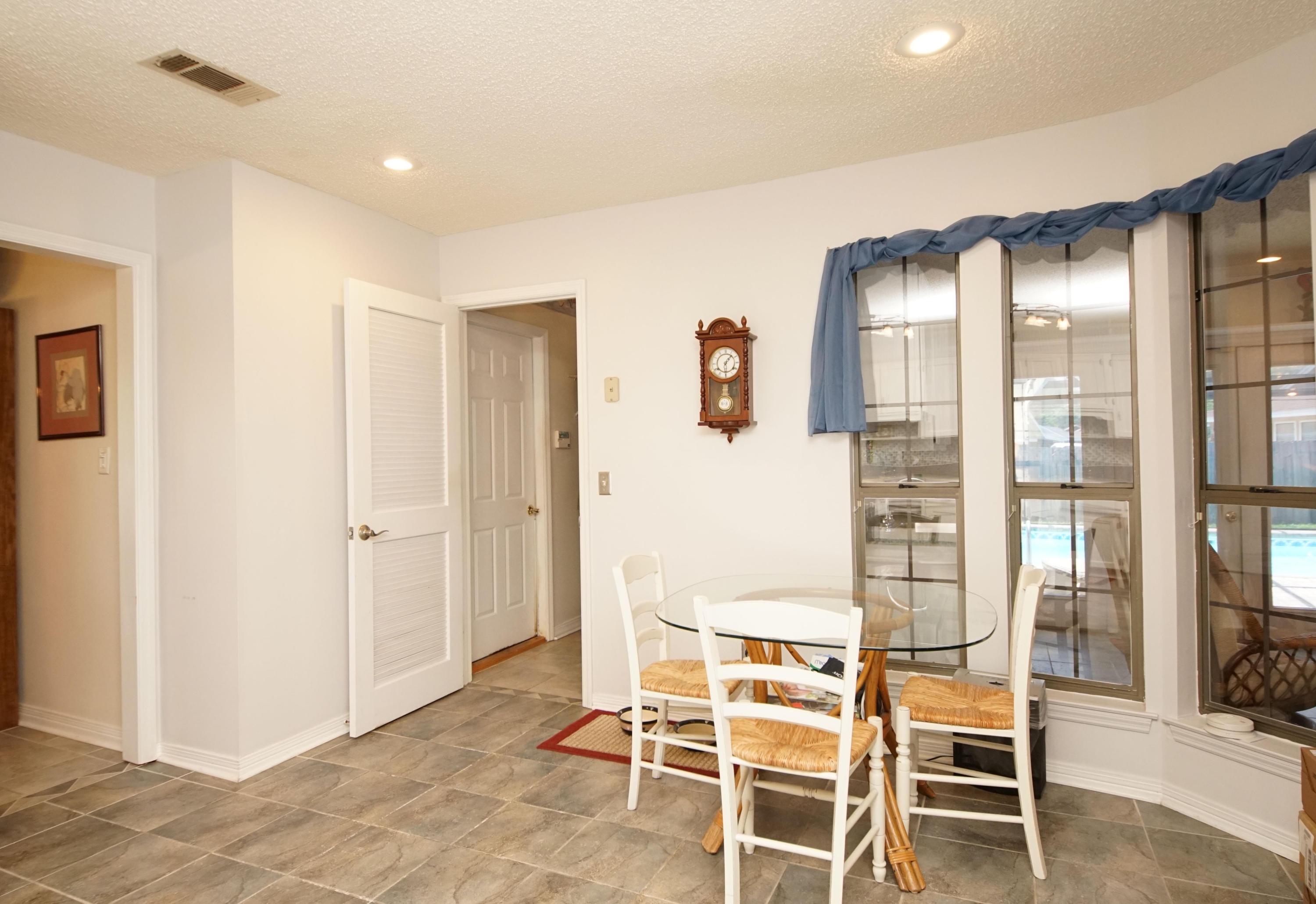 MARY ESTHER MANOR - Residential