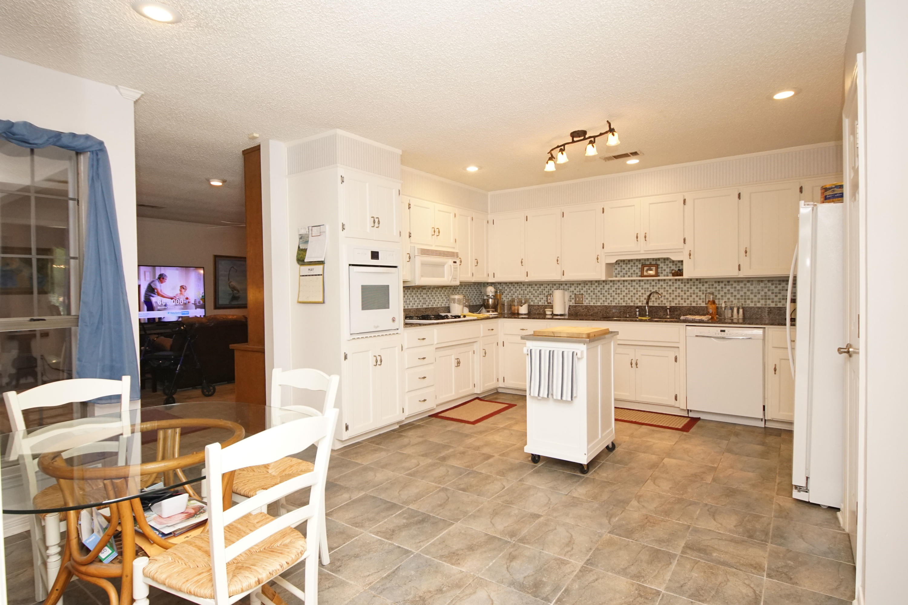 MARY ESTHER MANOR - Residential