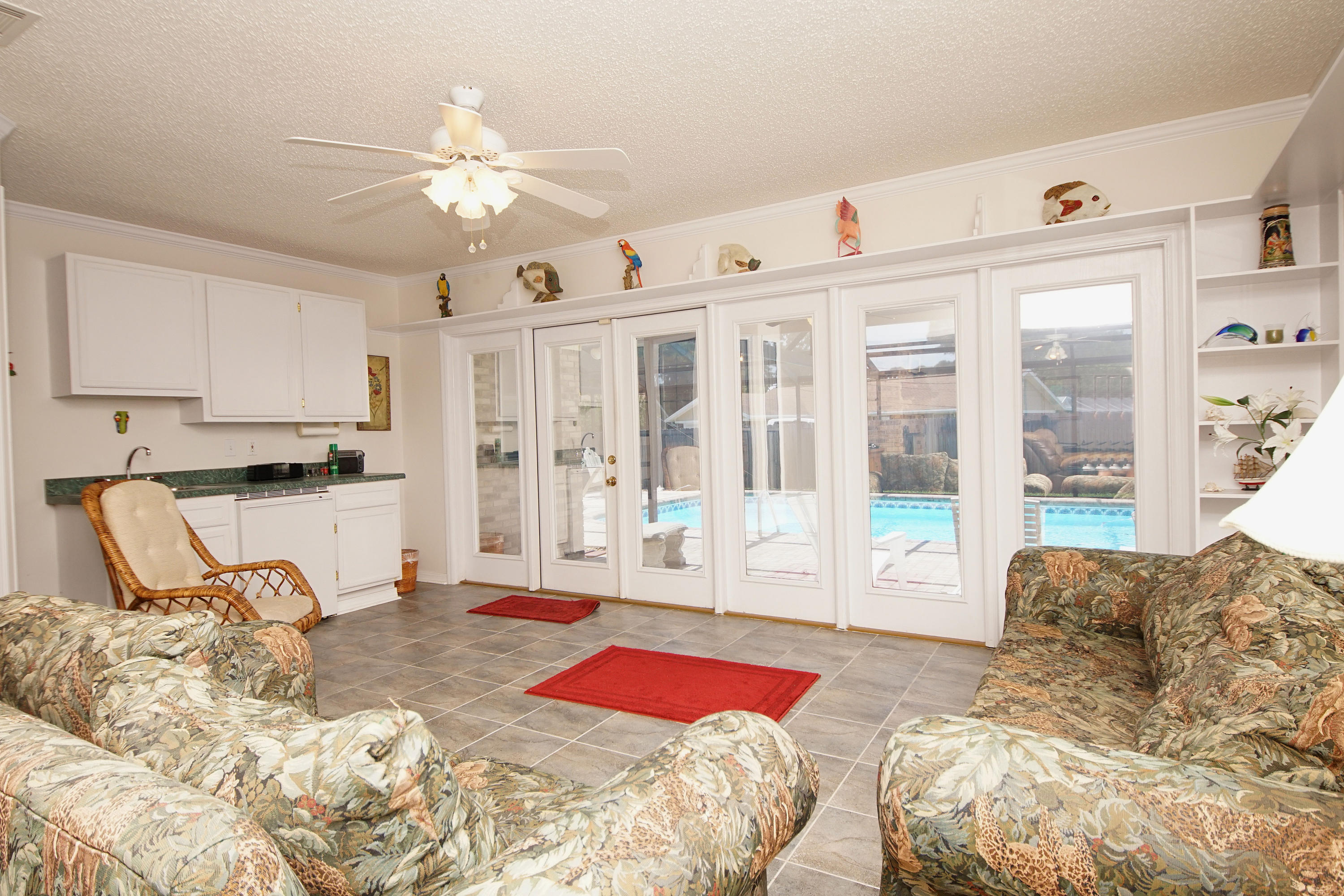 MARY ESTHER MANOR - Residential