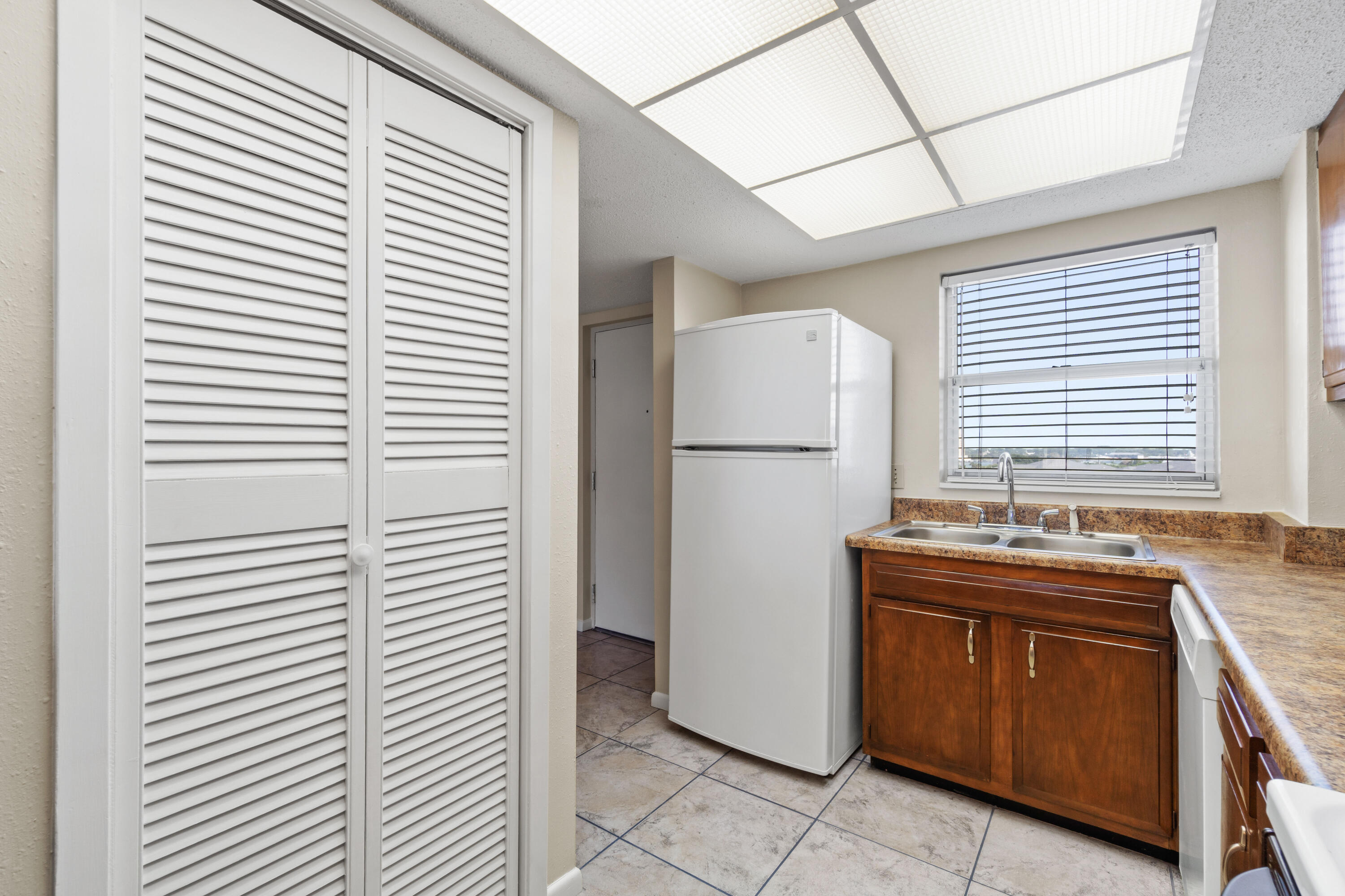 EL MATADOR CONDO - Residential