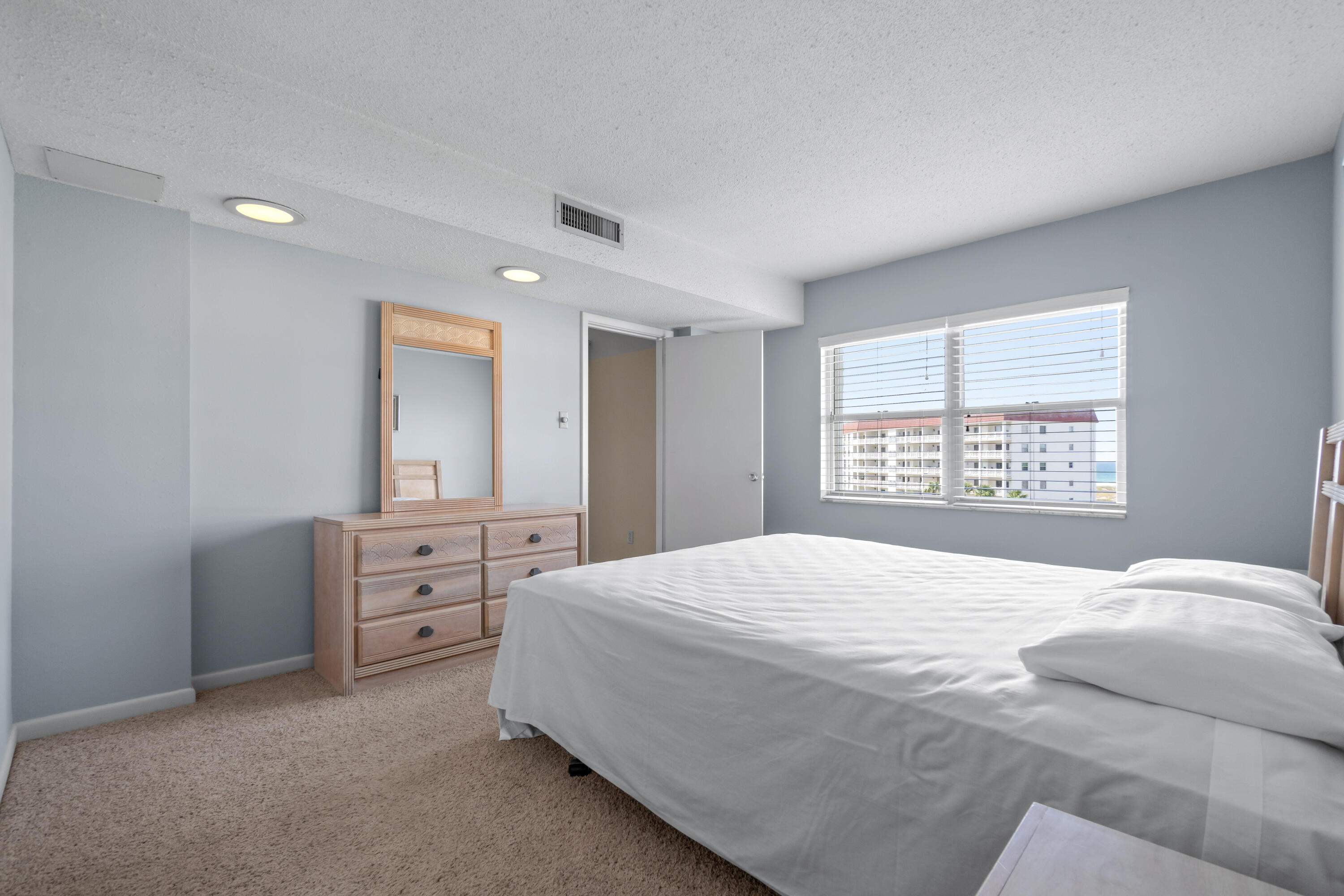 EL MATADOR CONDO - Residential