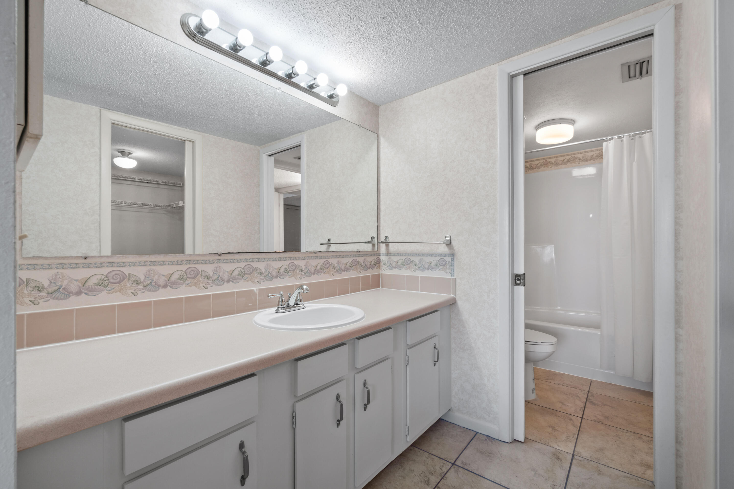 EL MATADOR CONDO - Residential