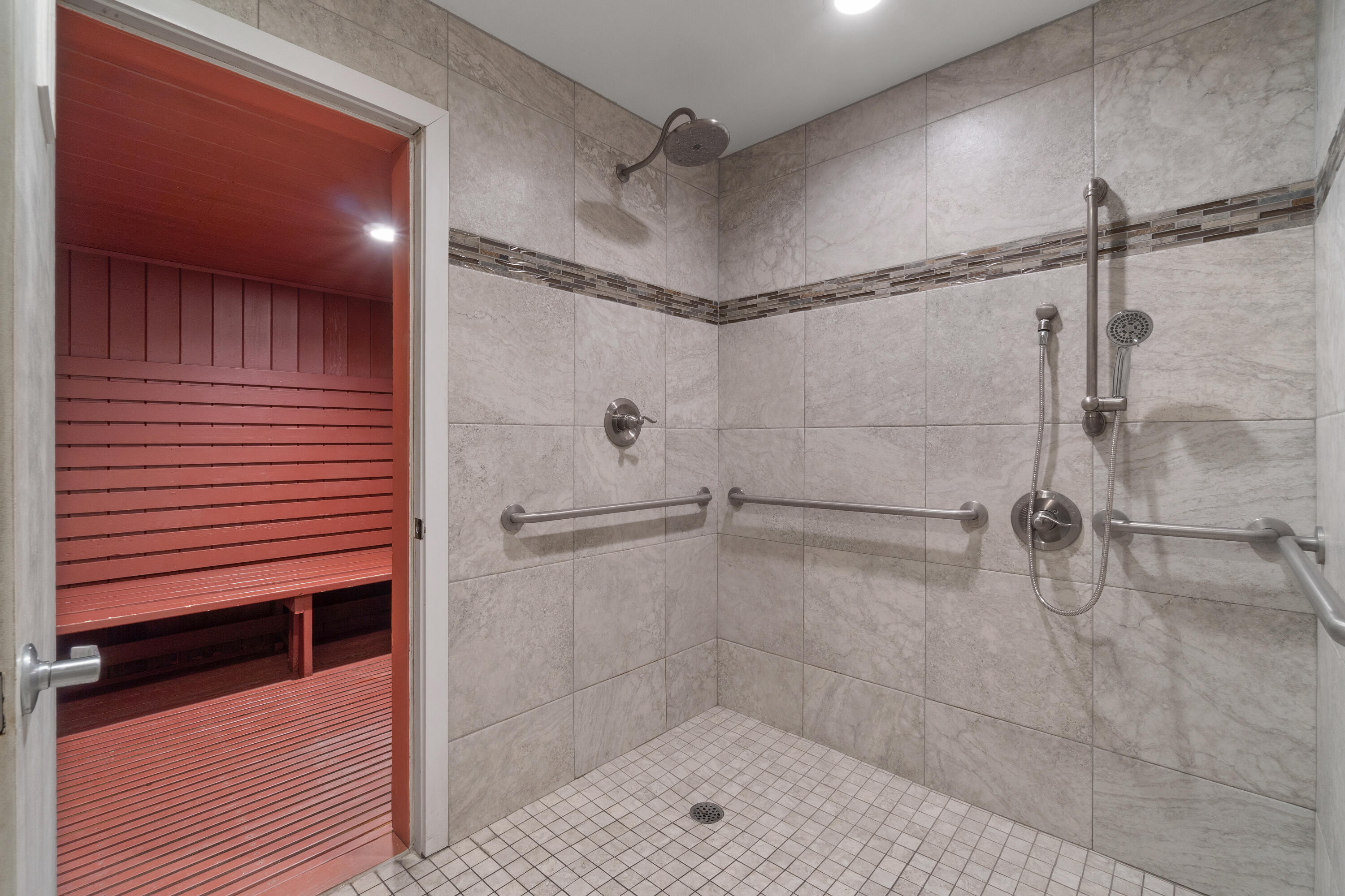 EL MATADOR CONDO - Residential