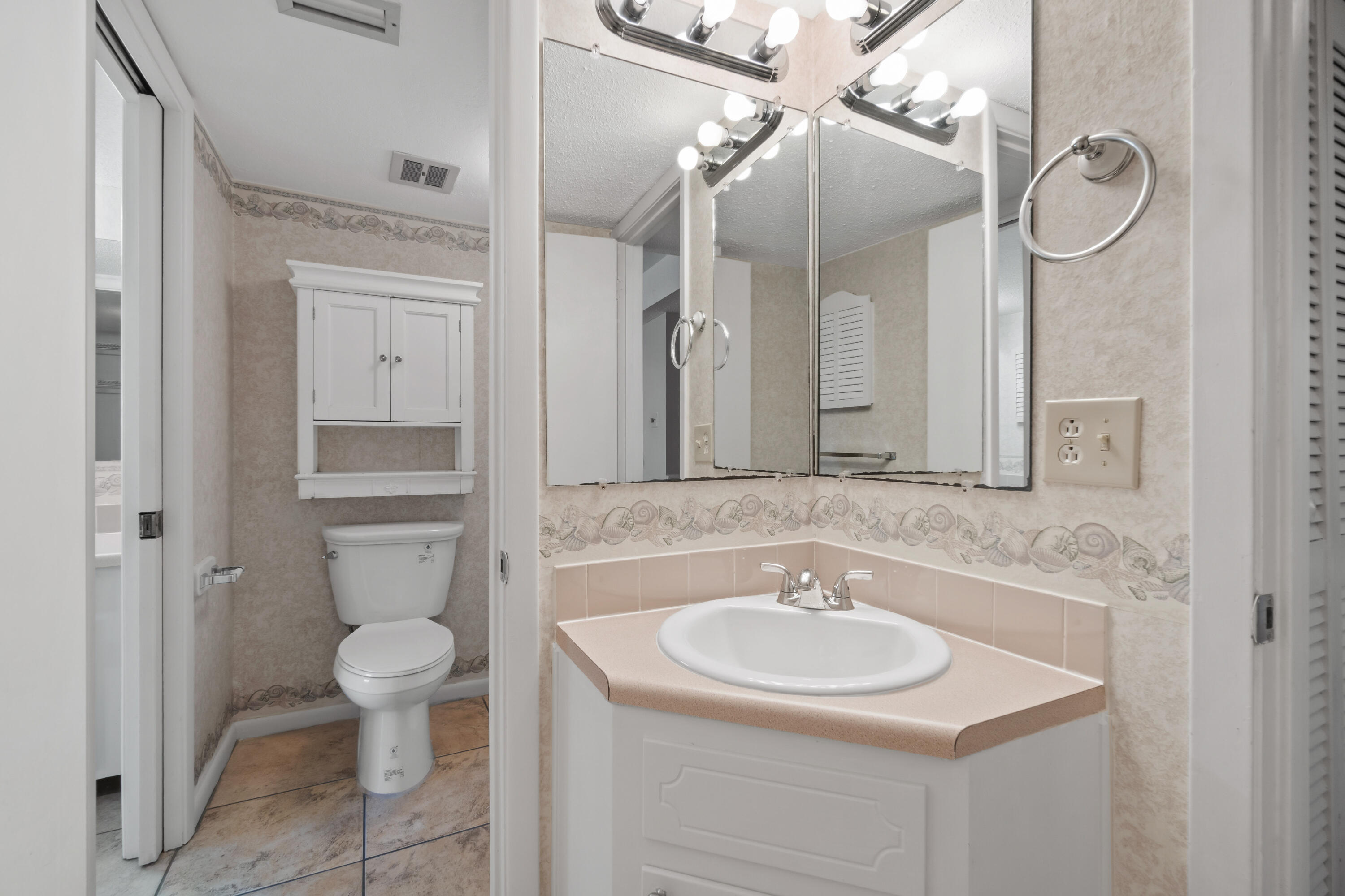 EL MATADOR CONDO - Residential