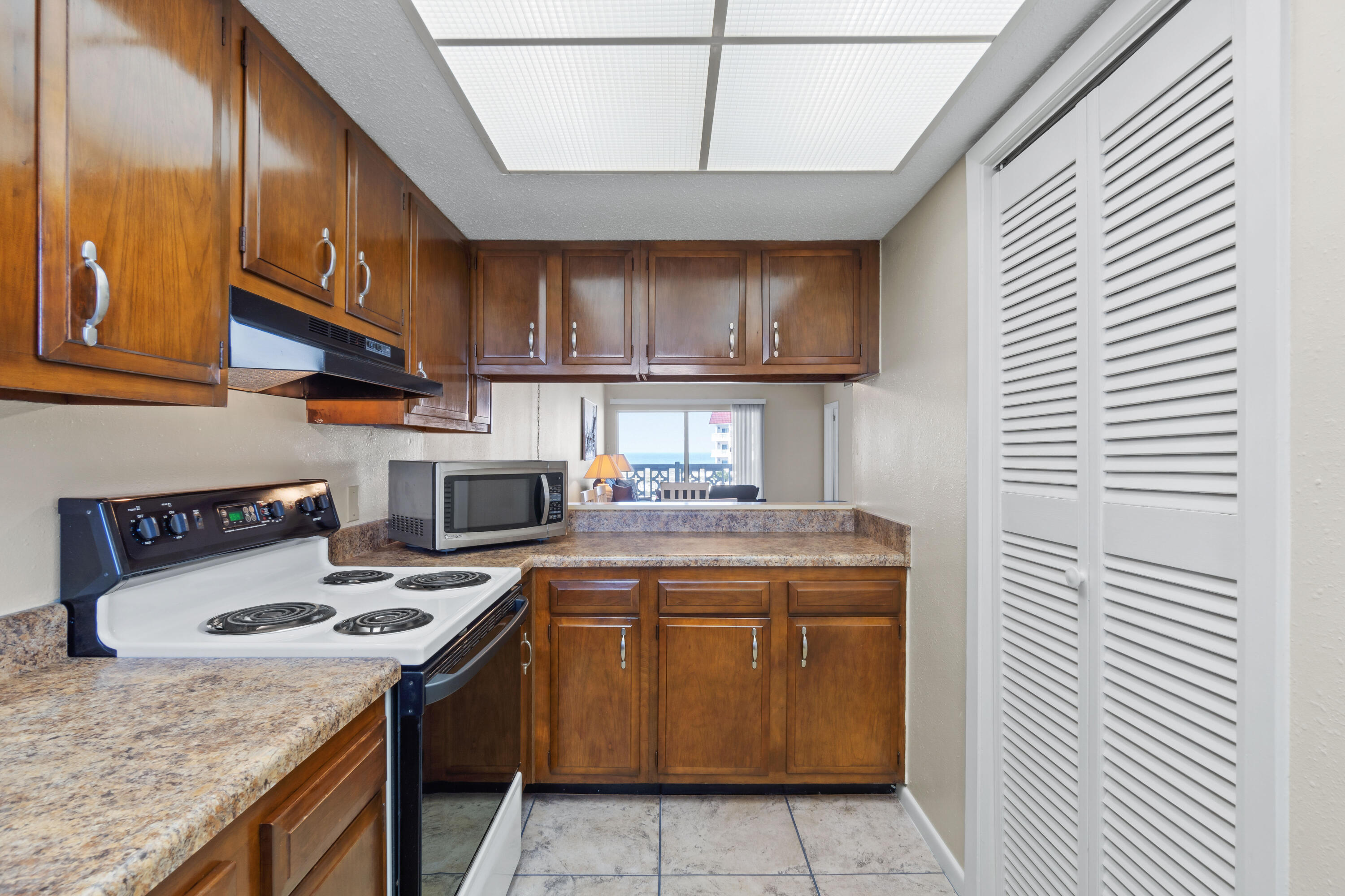 EL MATADOR CONDO - Residential