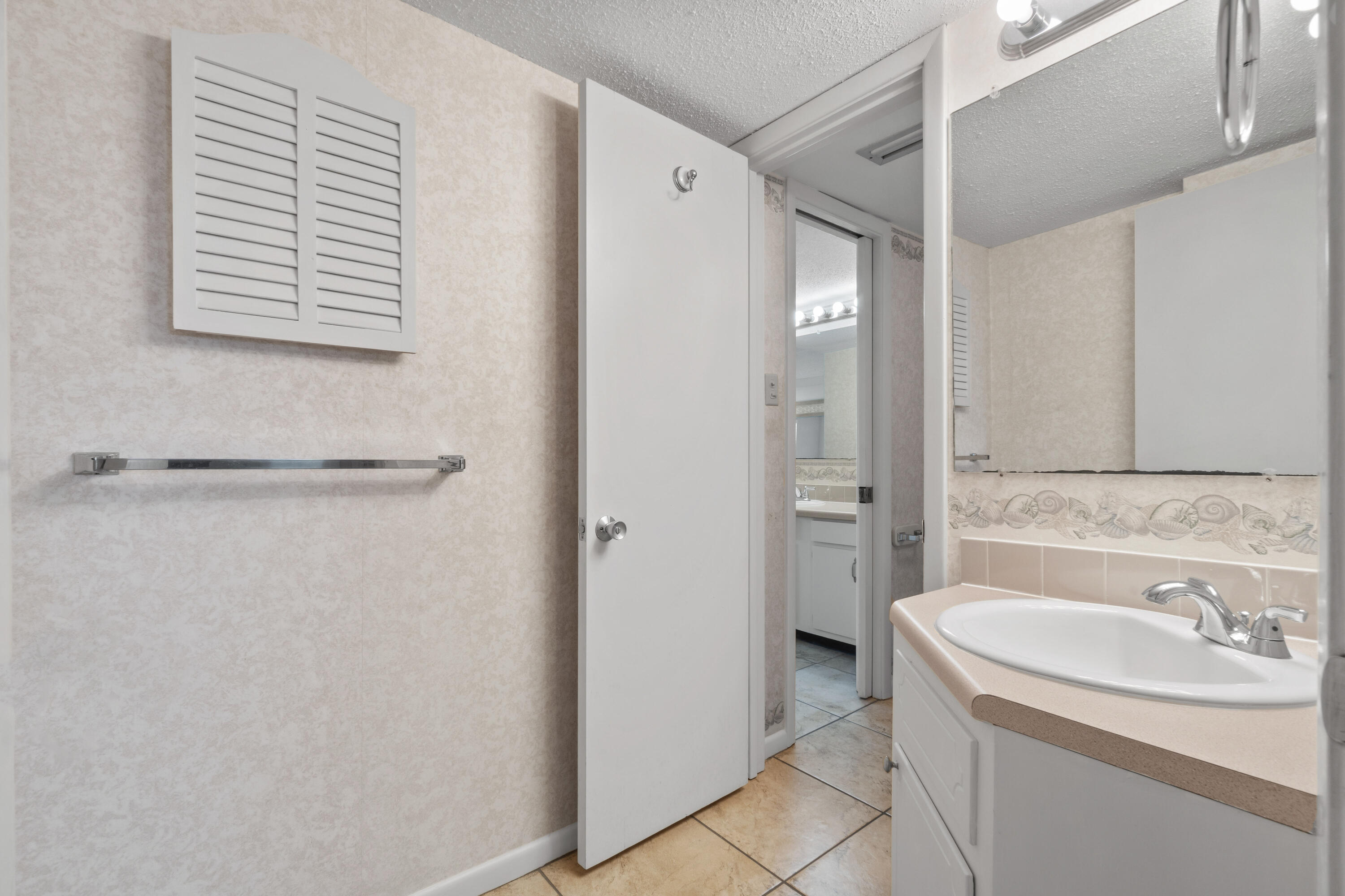 EL MATADOR CONDO - Residential