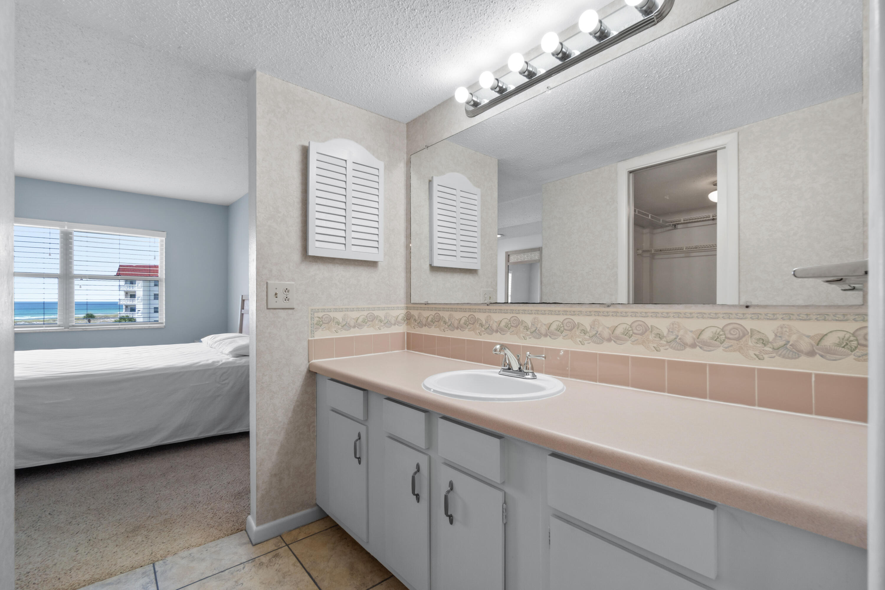 EL MATADOR CONDO - Residential