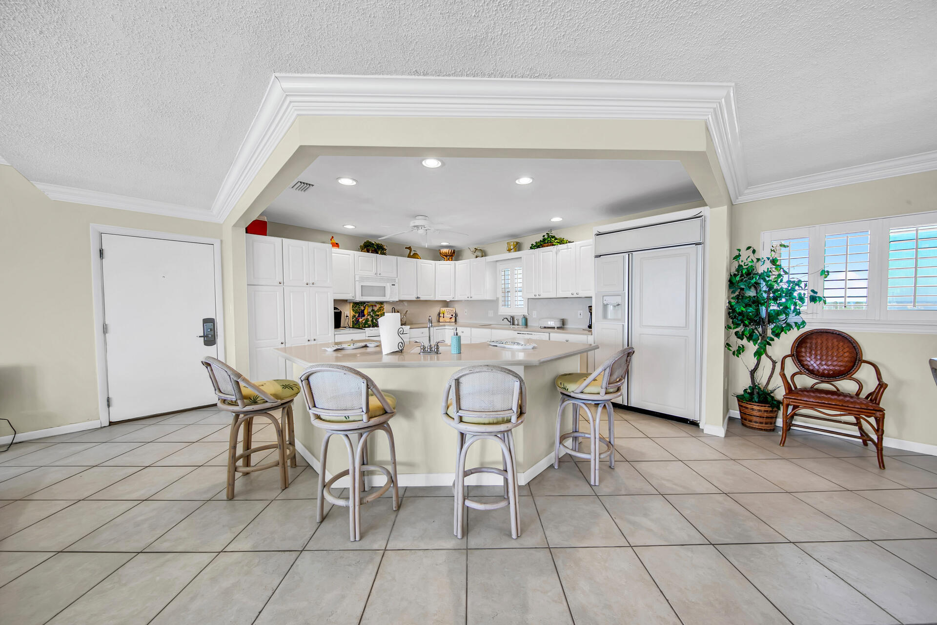 BEACH HOUSE CONDO PH 2 - Residential