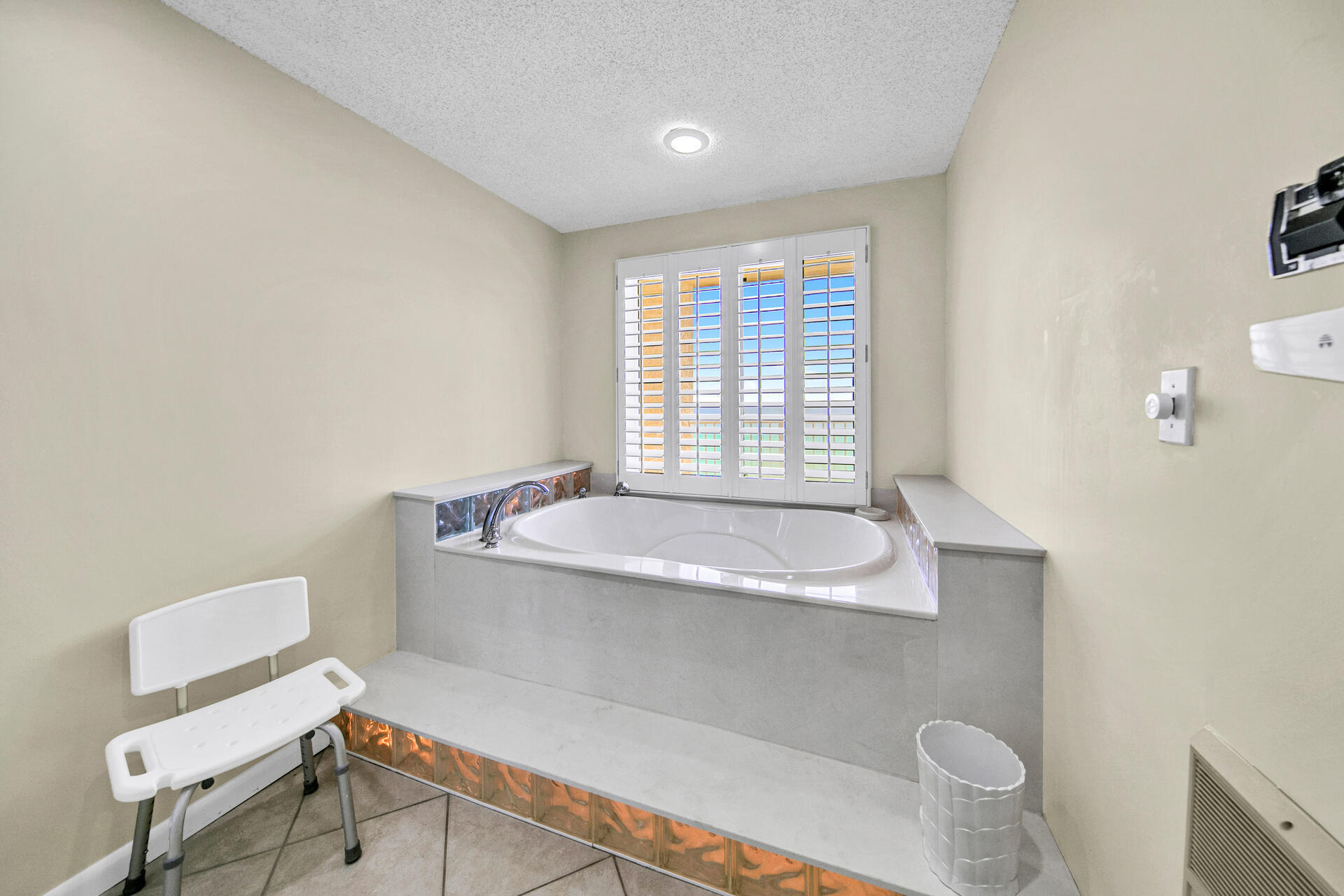 BEACH HOUSE CONDO PH 2 - Residential