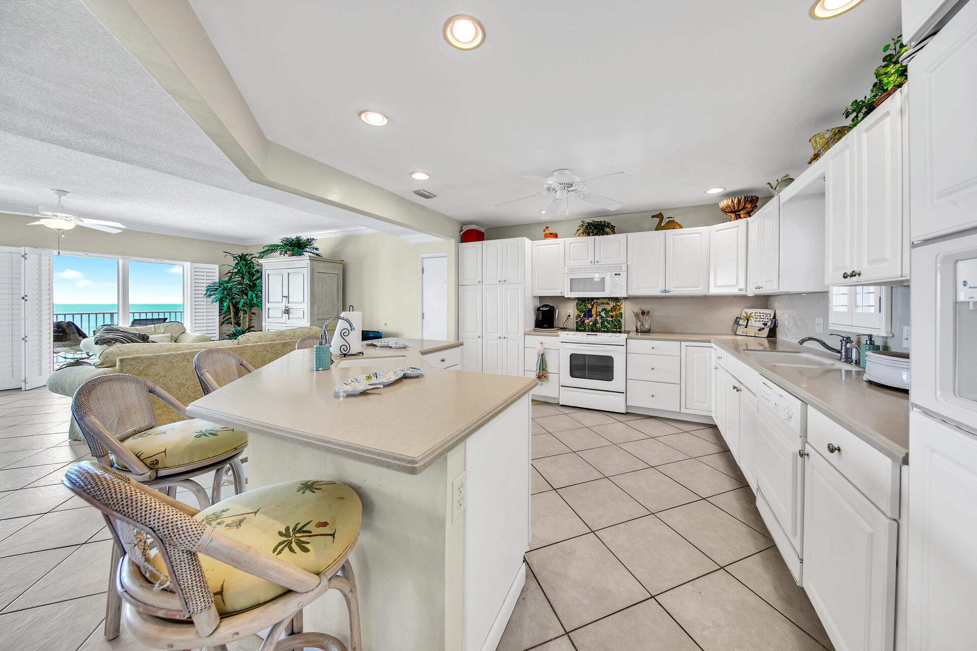 BEACH HOUSE CONDO PH 2 - Residential