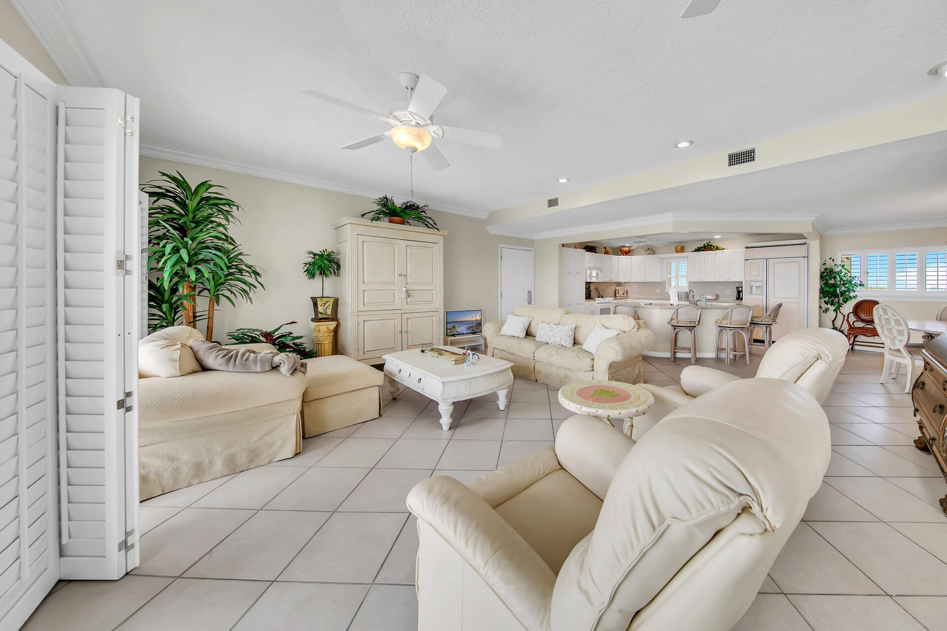 BEACH HOUSE CONDO PH 2 - Residential