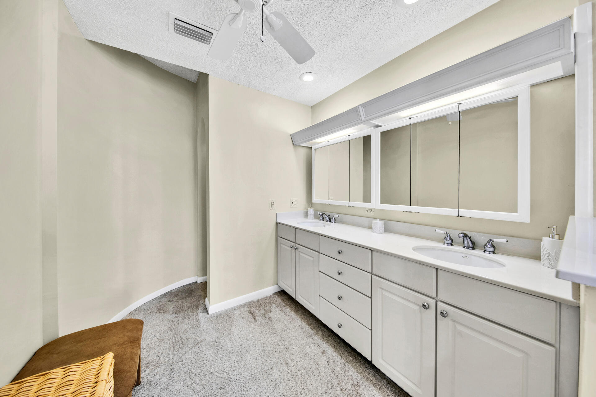 BEACH HOUSE CONDO PH 2 - Residential