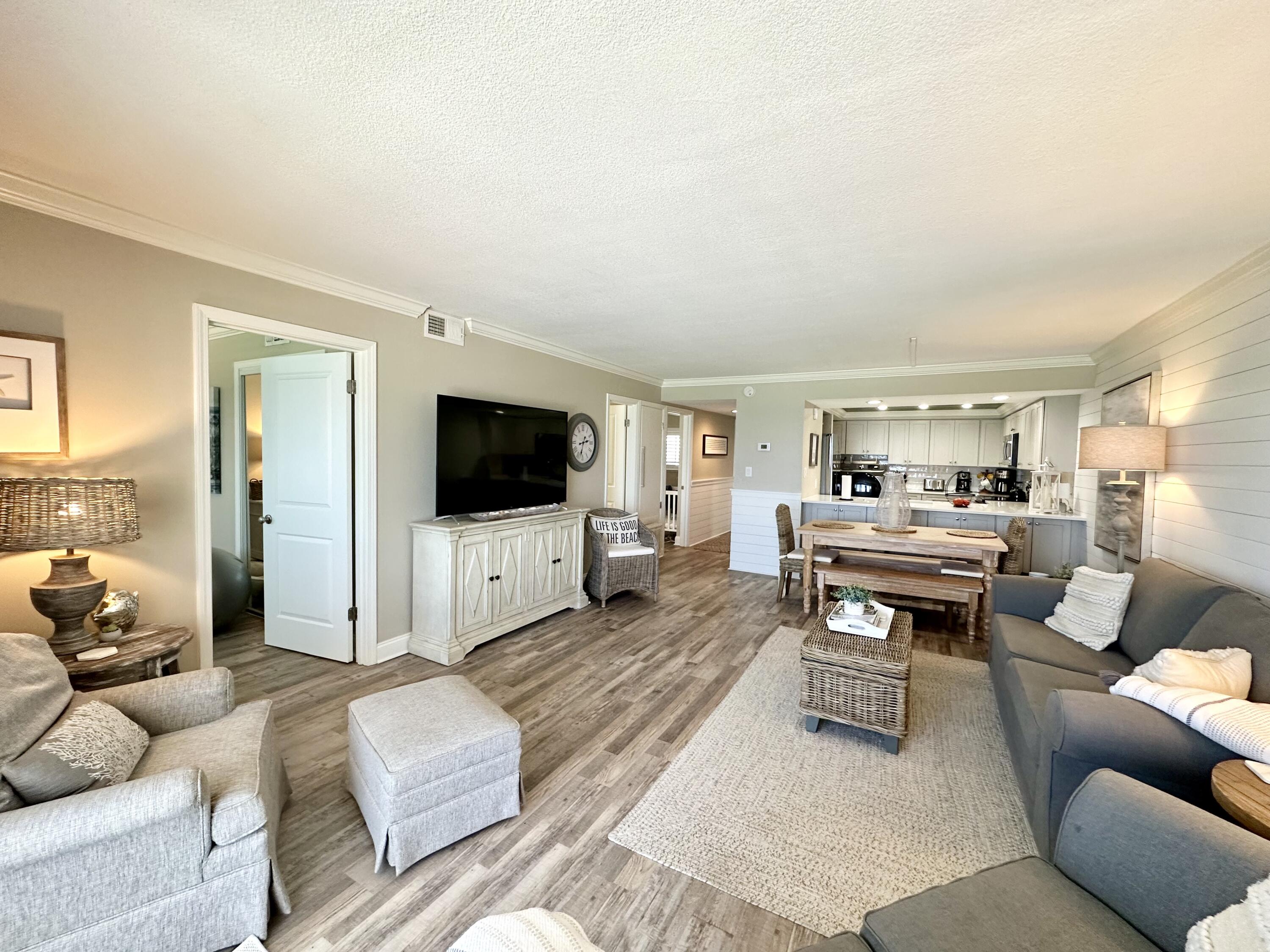 BEACH HOUSE CONDO - Residential