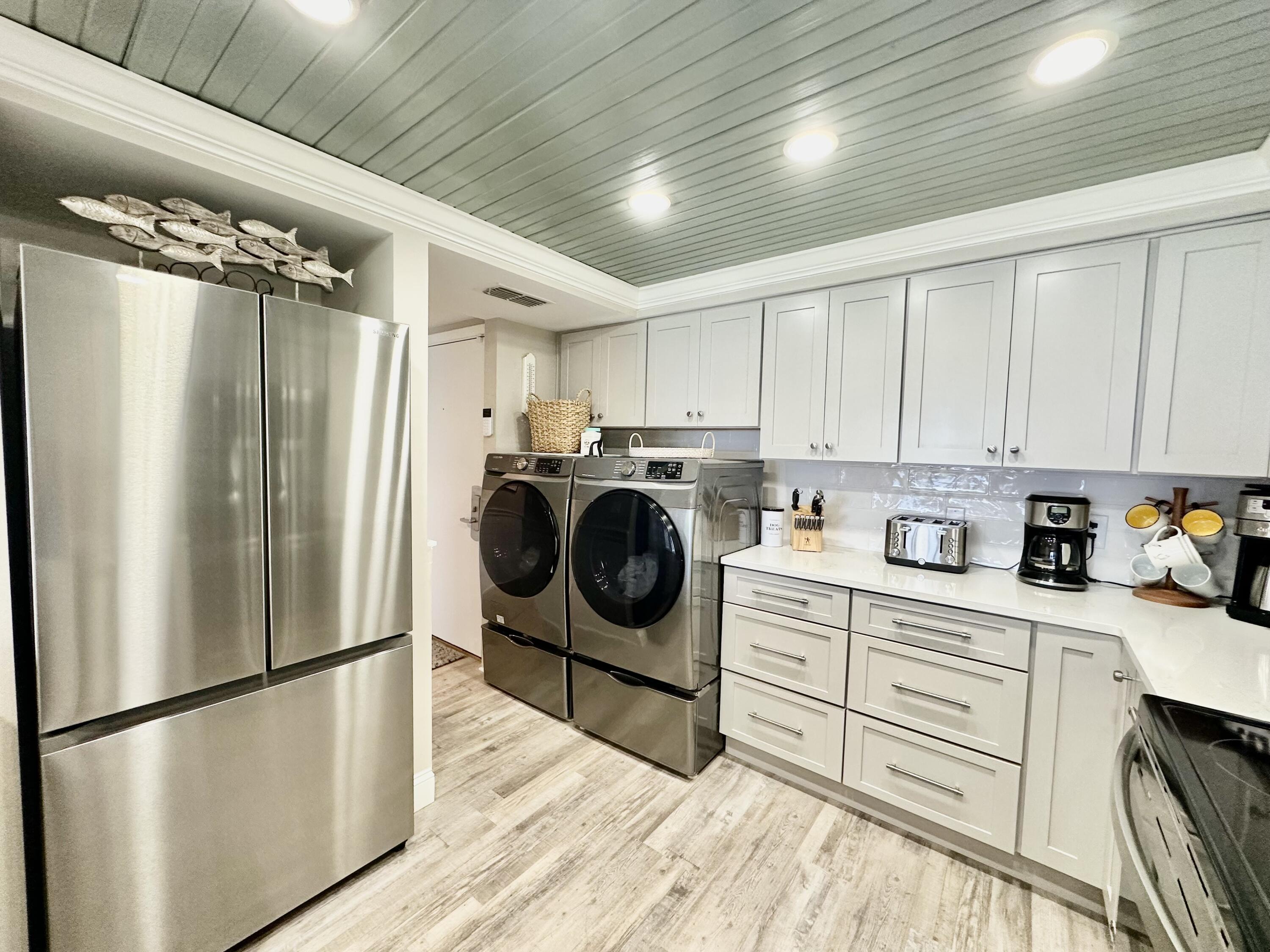 BEACH HOUSE CONDO - Residential