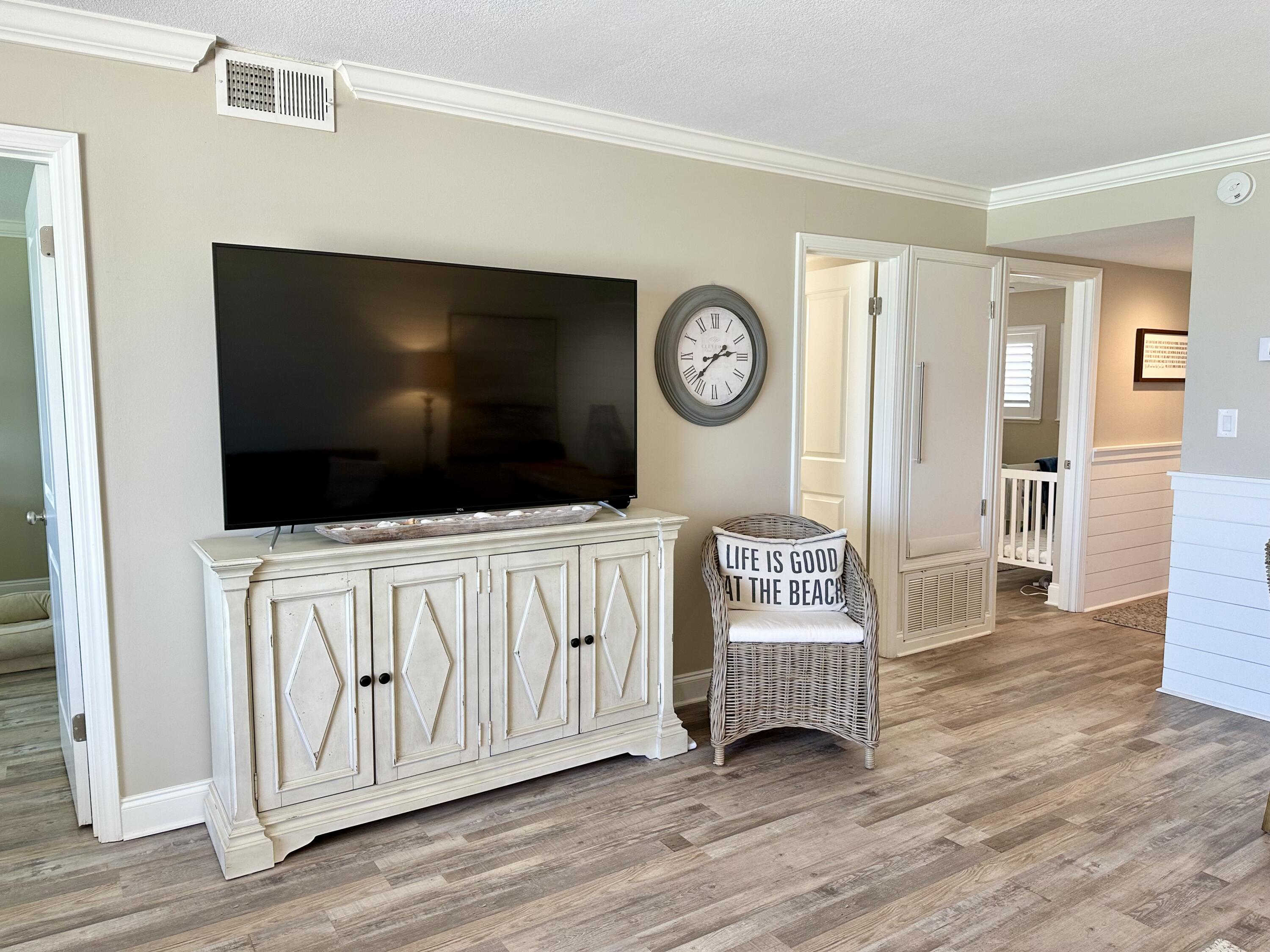 BEACH HOUSE CONDO - Residential