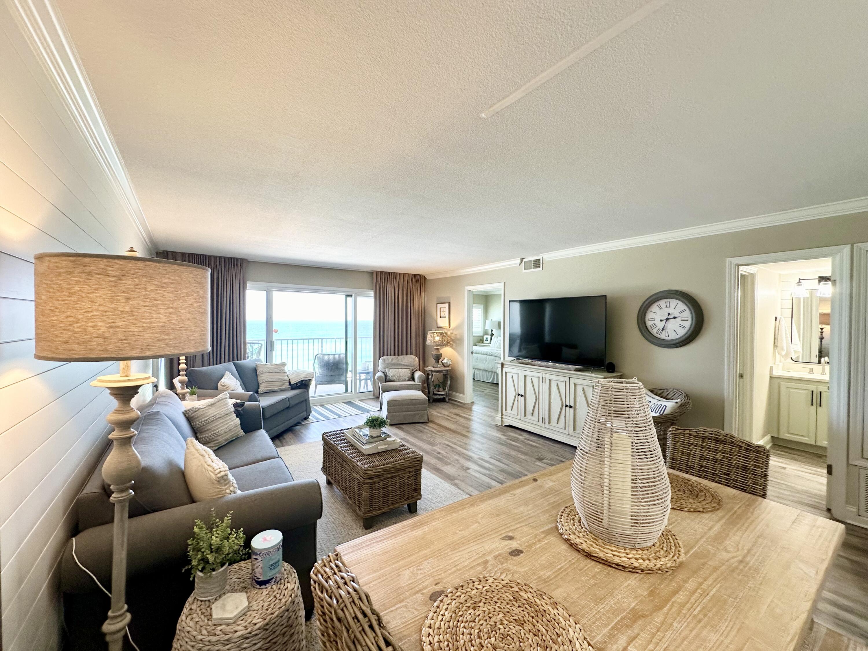 BEACH HOUSE CONDO - Residential